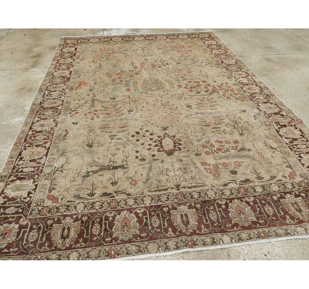 Annodato a mano Tappeto persiano Tabriz dei primi del Novecento di piccole dimensioni in marrone e marroncino in vendita