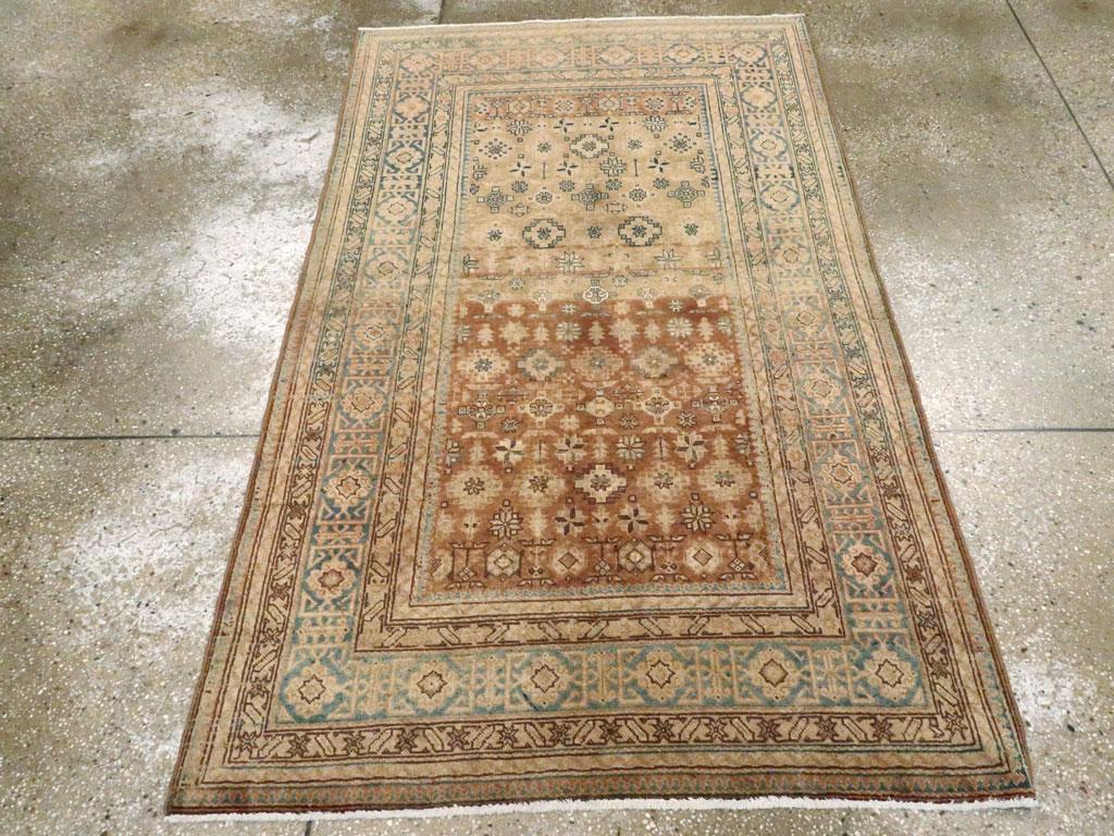 Ancien tapis persan Tabriz fait à la main au début du 20e siècle.

Mesures : 3' 7