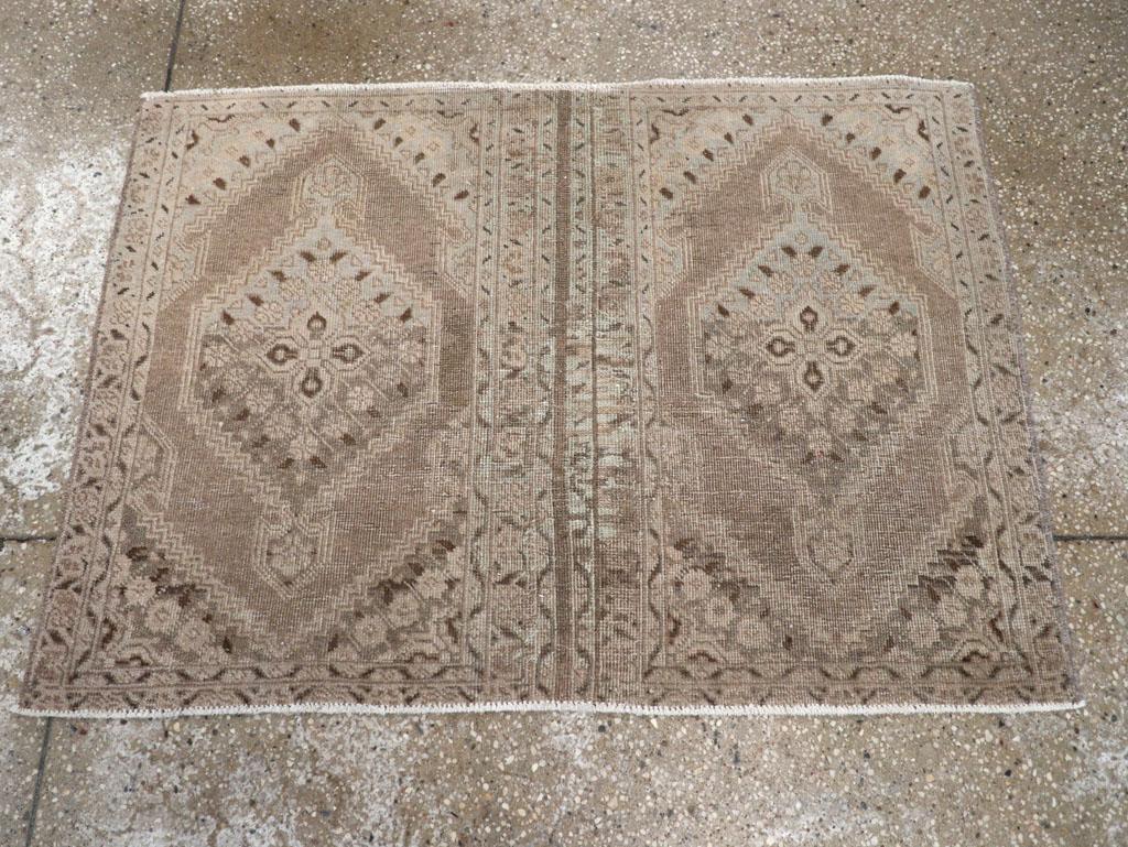 Early 20th Century Persian Tabriz Throw Rug In Excellent Condition For Sale In New York, NY