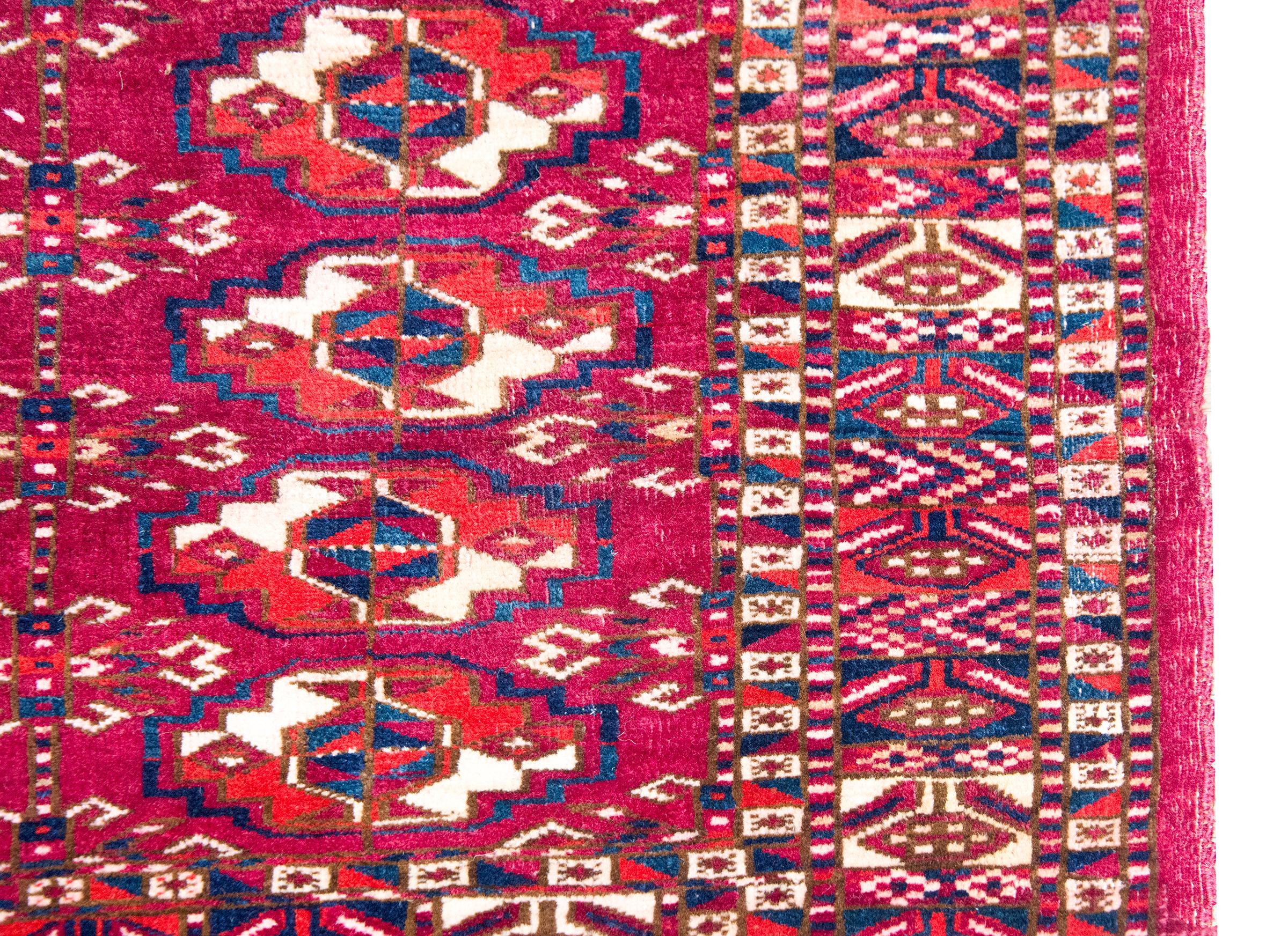 Early 20th Century Persian Turkmen Teke Rug In Good Condition For Sale In Chicago, IL