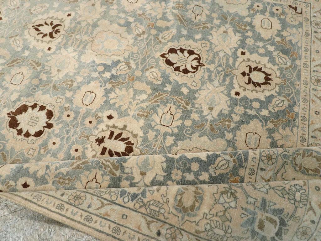Persischer Veramin-Akzentteppich aus dem frühen 20. (Wolle) im Angebot