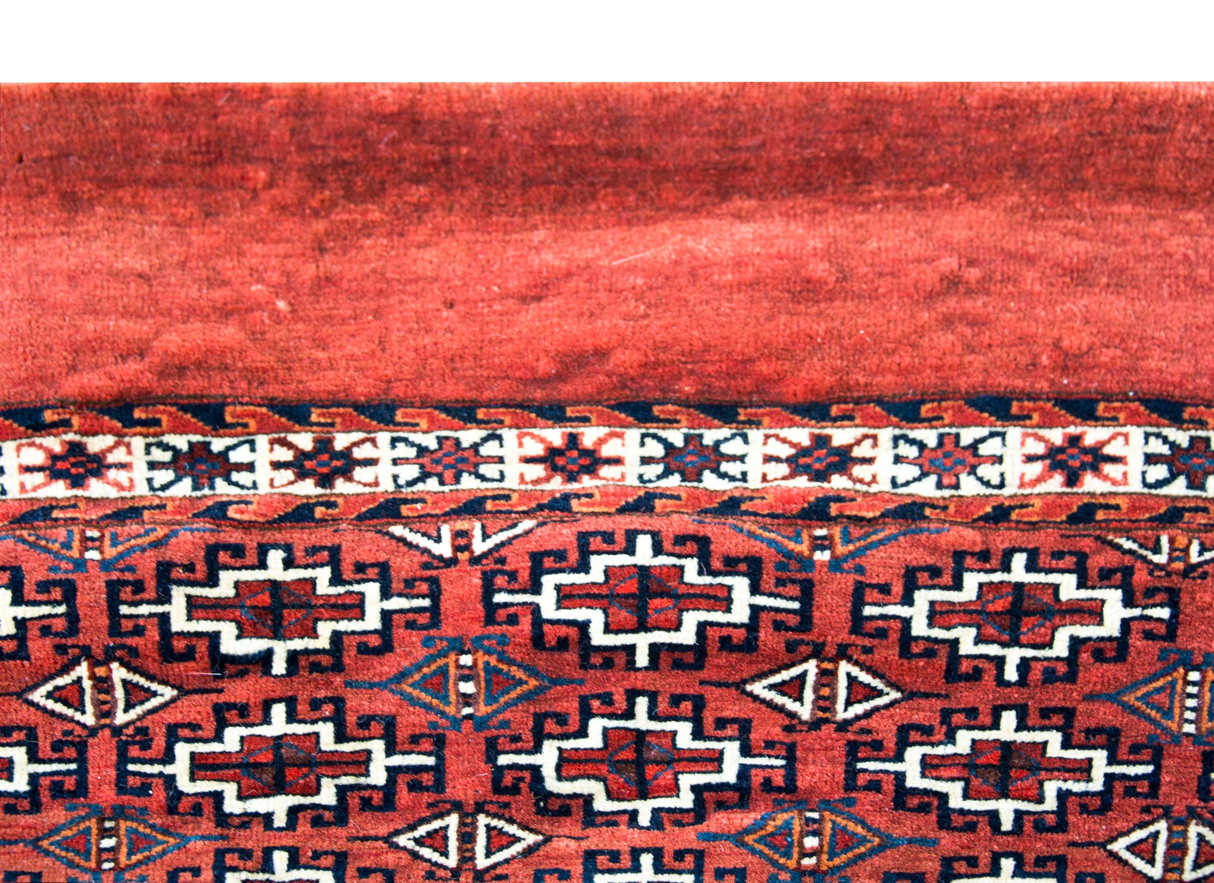 Frühes 20. Jahrhundert Persischer Yamut Sackgesicht-Teppich im Zustand „Gut“ im Angebot in Chicago, IL