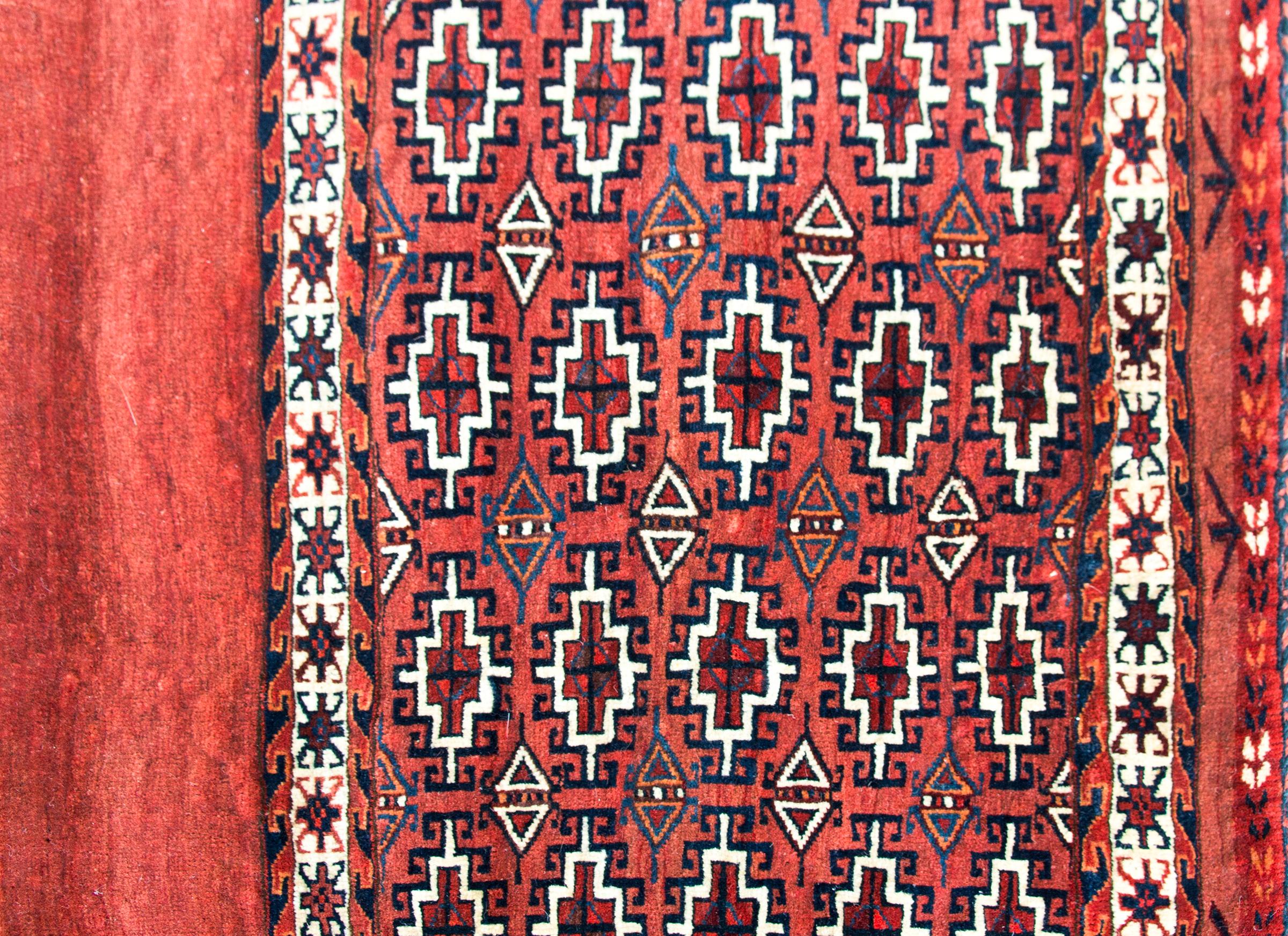 Frühes 20. Jahrhundert Persischer Yamut Sackgesicht-Teppich (Mitte des 20. Jahrhunderts) im Angebot