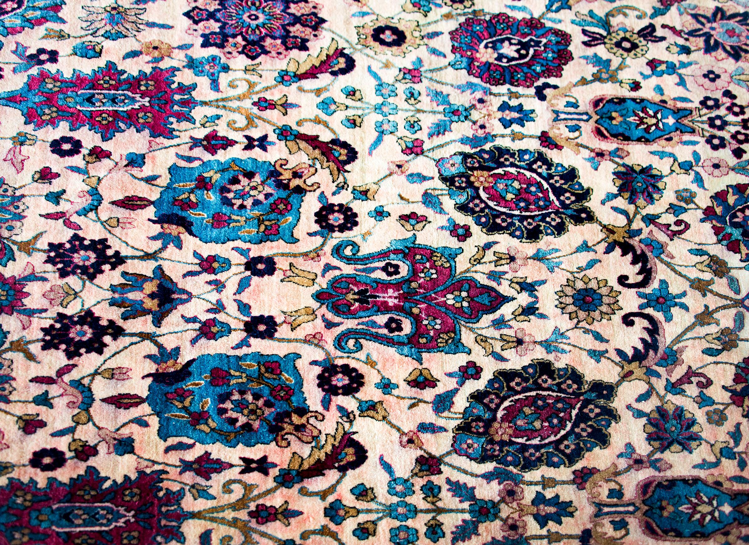 Early 20th Century Persian Yazd Rug In Good Condition For Sale In Chicago, IL