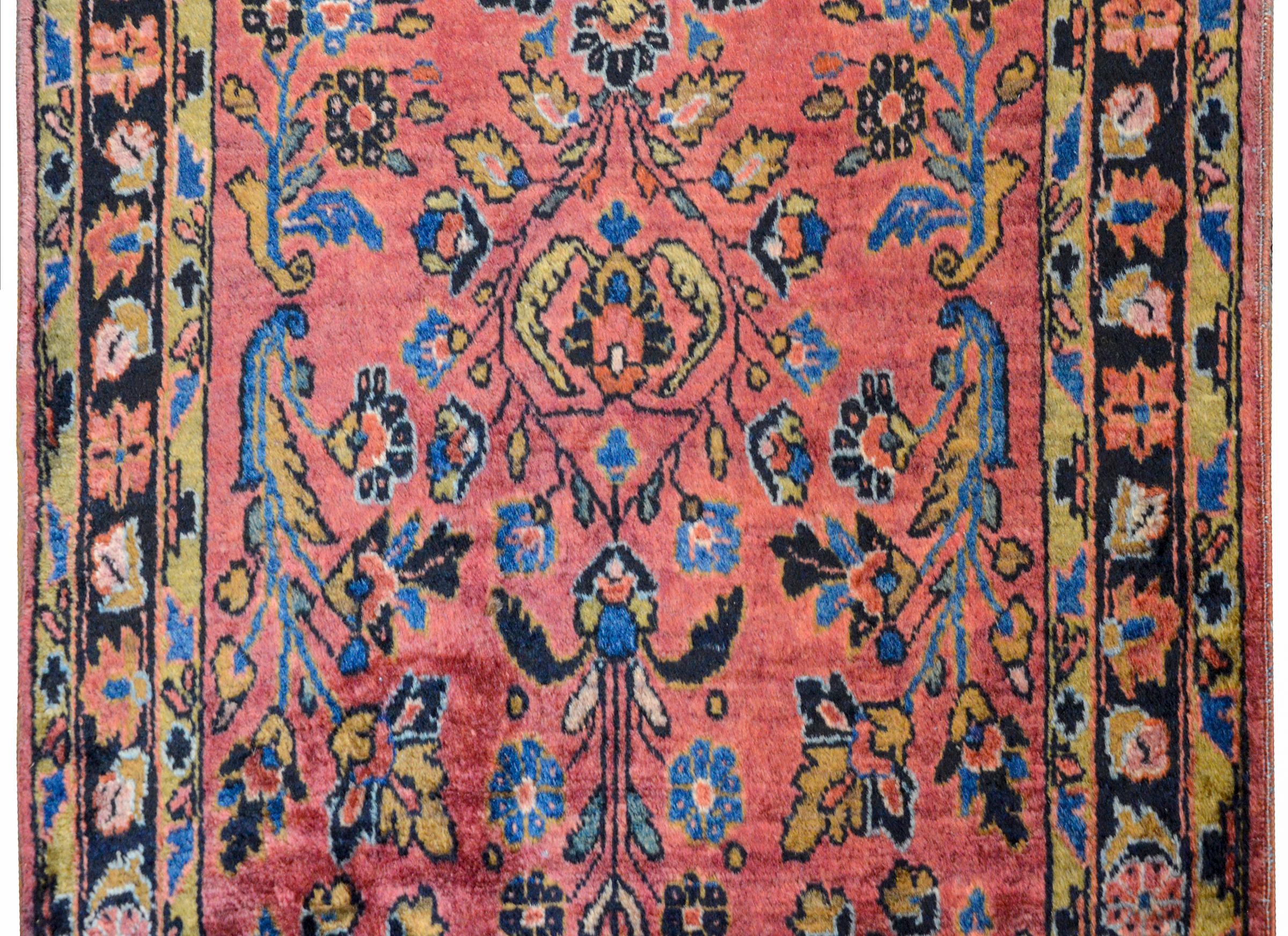 Early 20th Century Petite Sarouk Rug In Good Condition For Sale In Chicago, IL