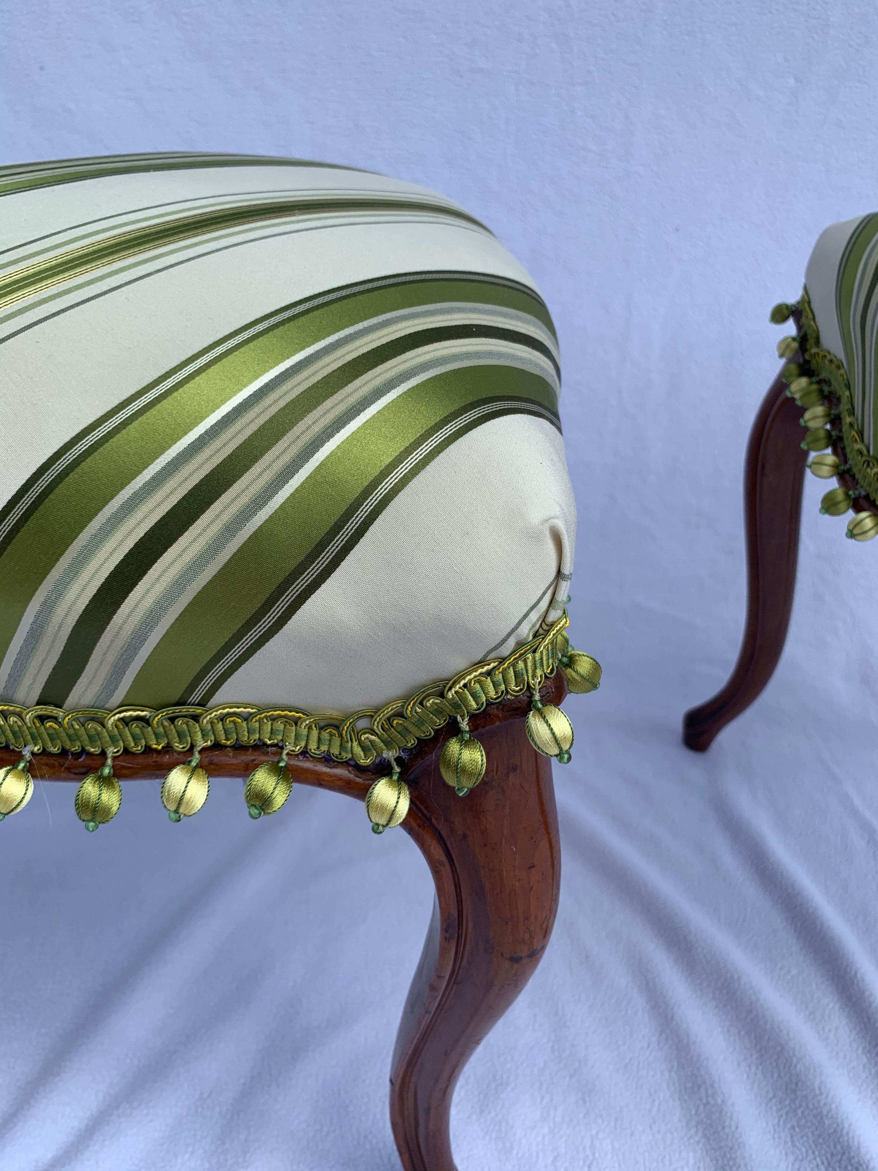 Early 20th Century Petite Victorian Style Elegantly Sculpted Balloon Back Chairs For Sale 7