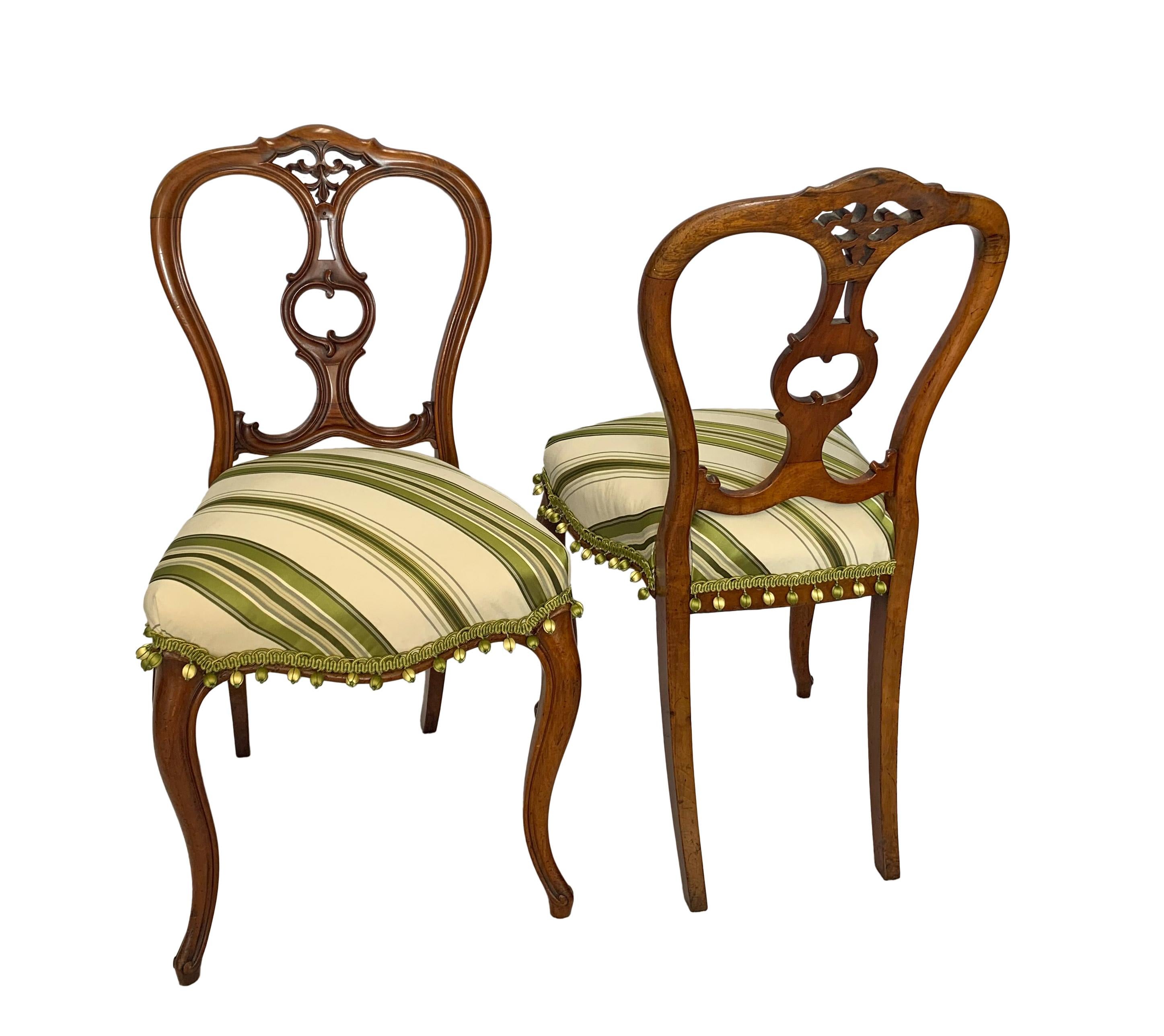 Early 20th Century Petite Victorian Style Elegantly Sculpted Balloon Back Chairs In Good Condition For Sale In San Antonio, TX