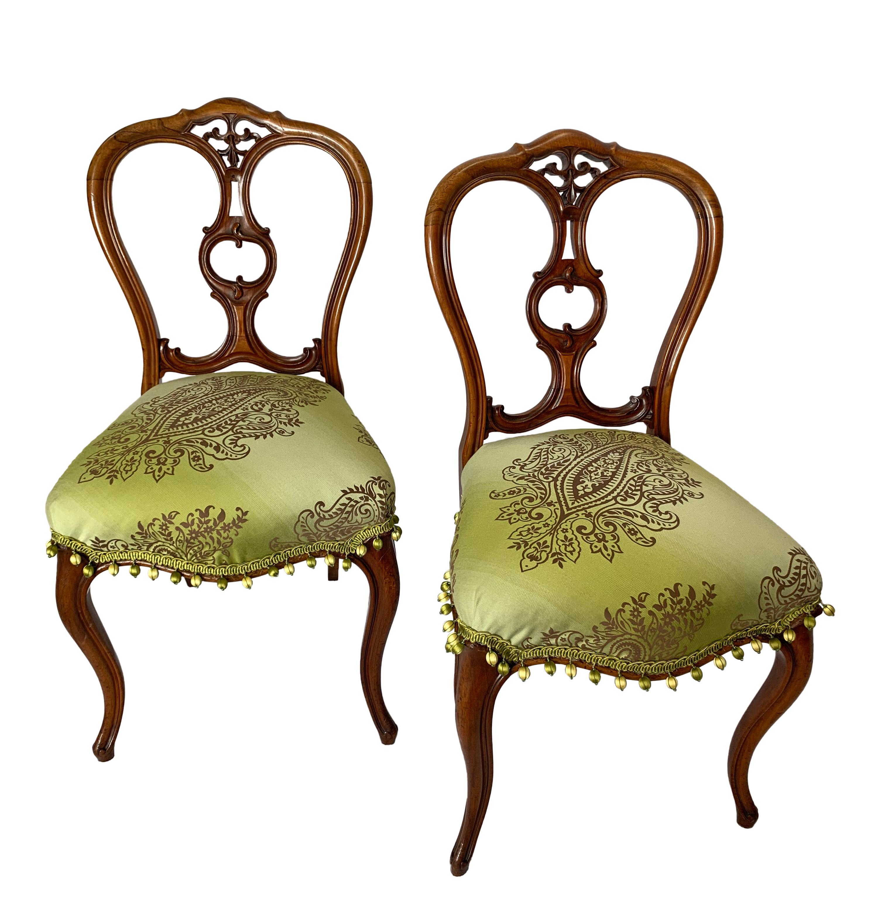 Early 20th Century Petite Victorian Style Elegantly Sculpted Balloon Back Chairs For Sale 1