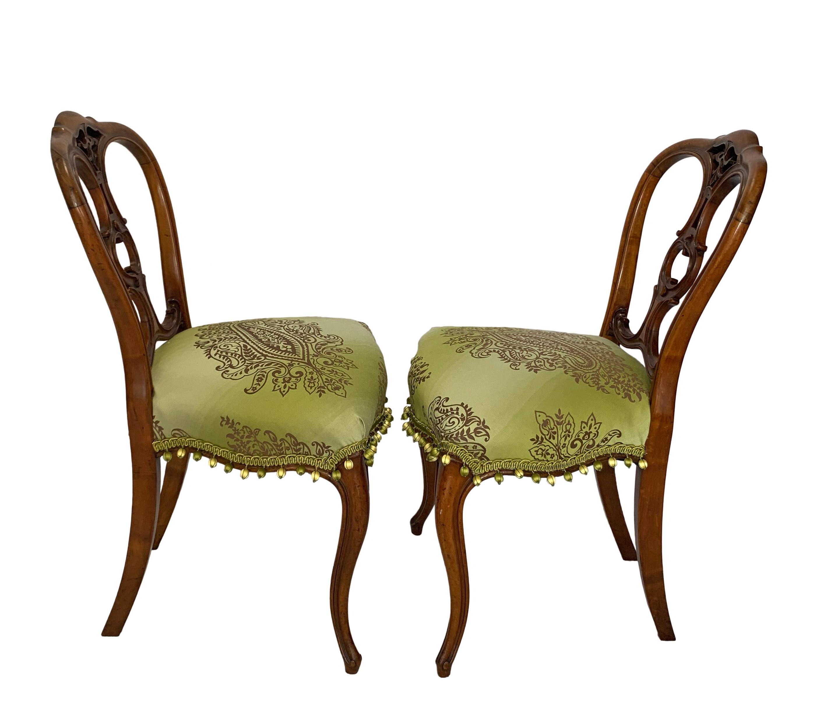 Early 20th Century Petite Victorian Style Elegantly Sculpted Balloon Back Chairs For Sale 2
