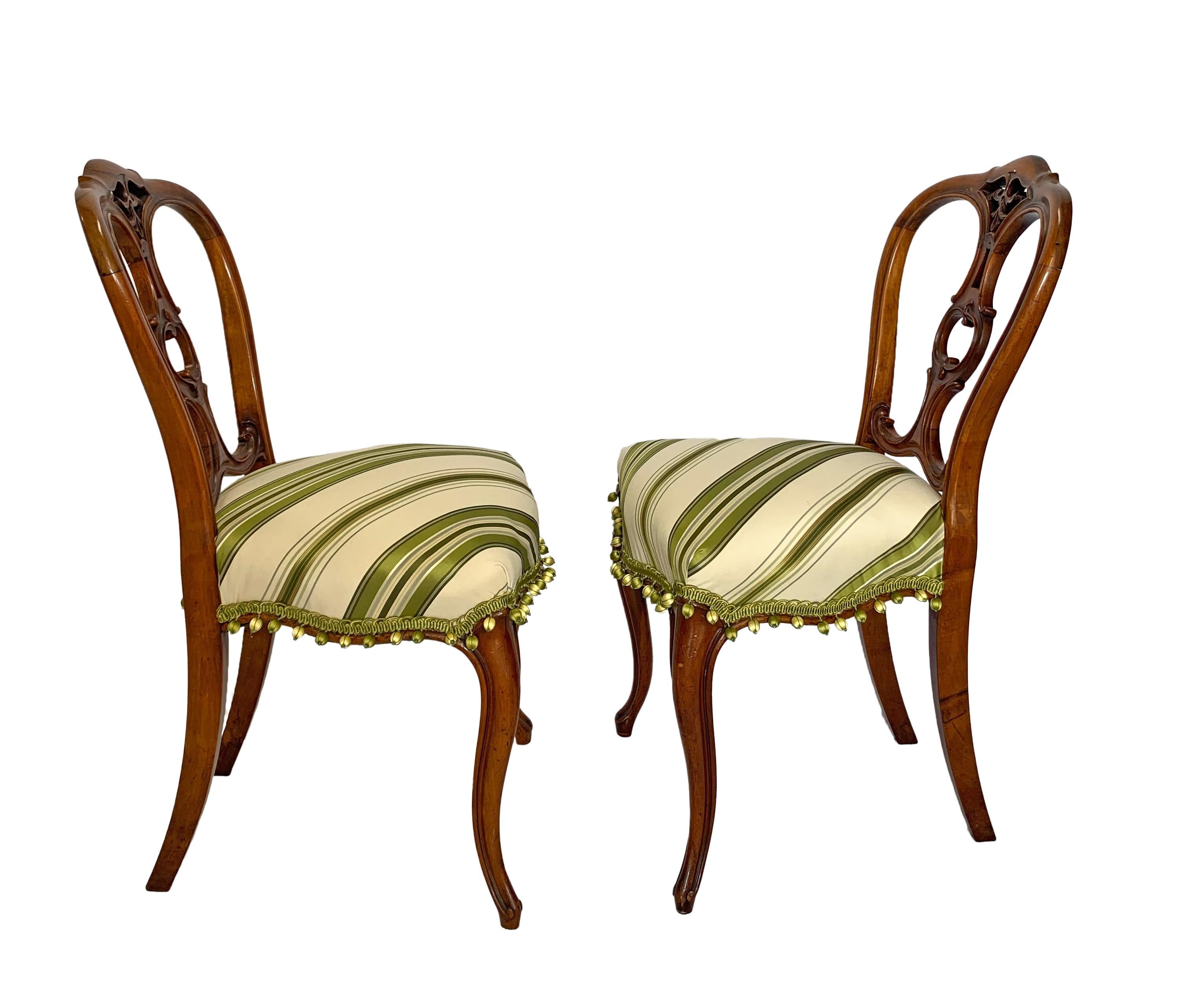 Early 20th Century Petite Victorian Style Elegantly Sculpted Balloon Back Chairs For Sale 3