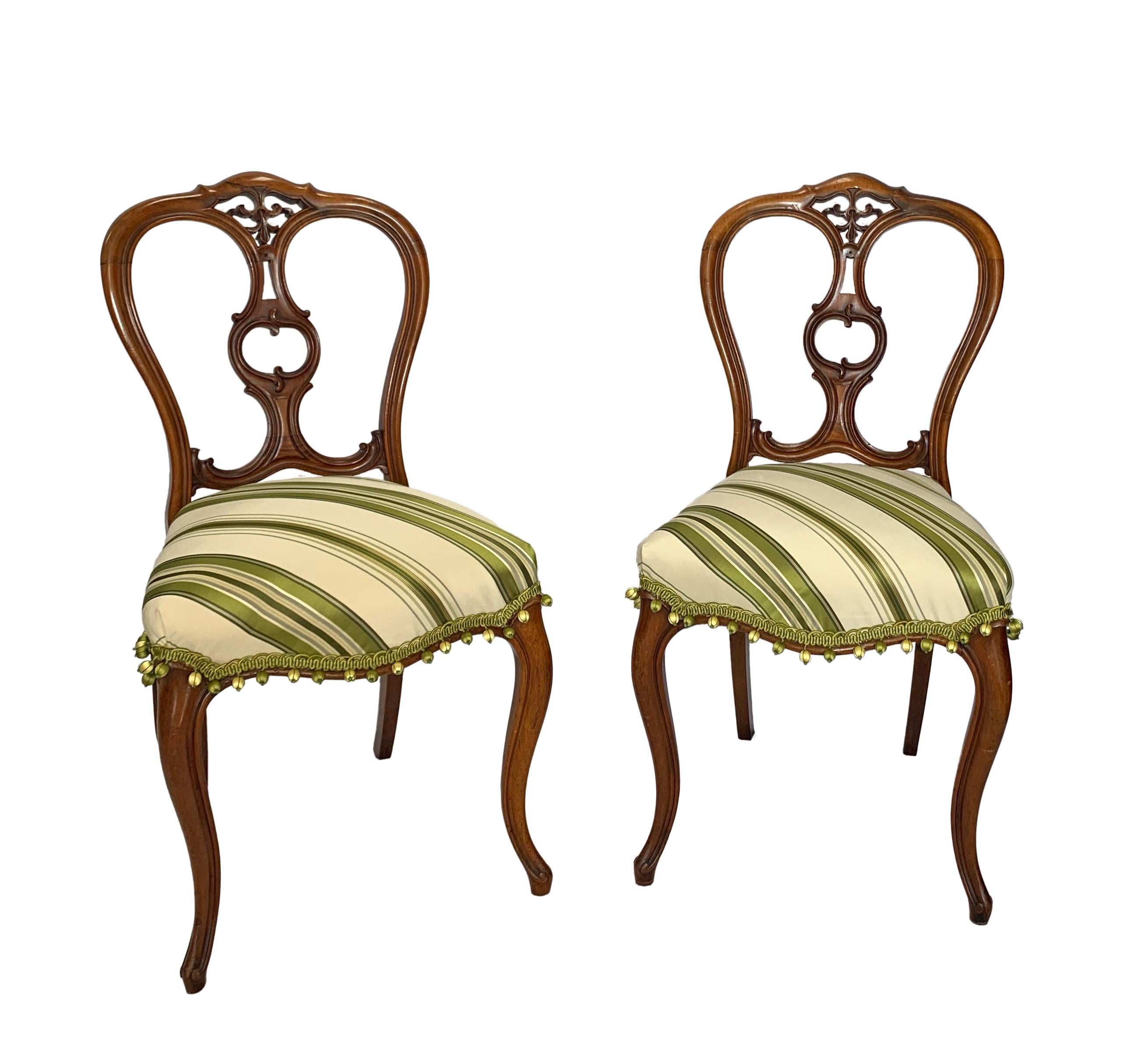 Early 20th Century Petite Victorian Style Elegantly Sculpted Balloon Back Chairs For Sale 4
