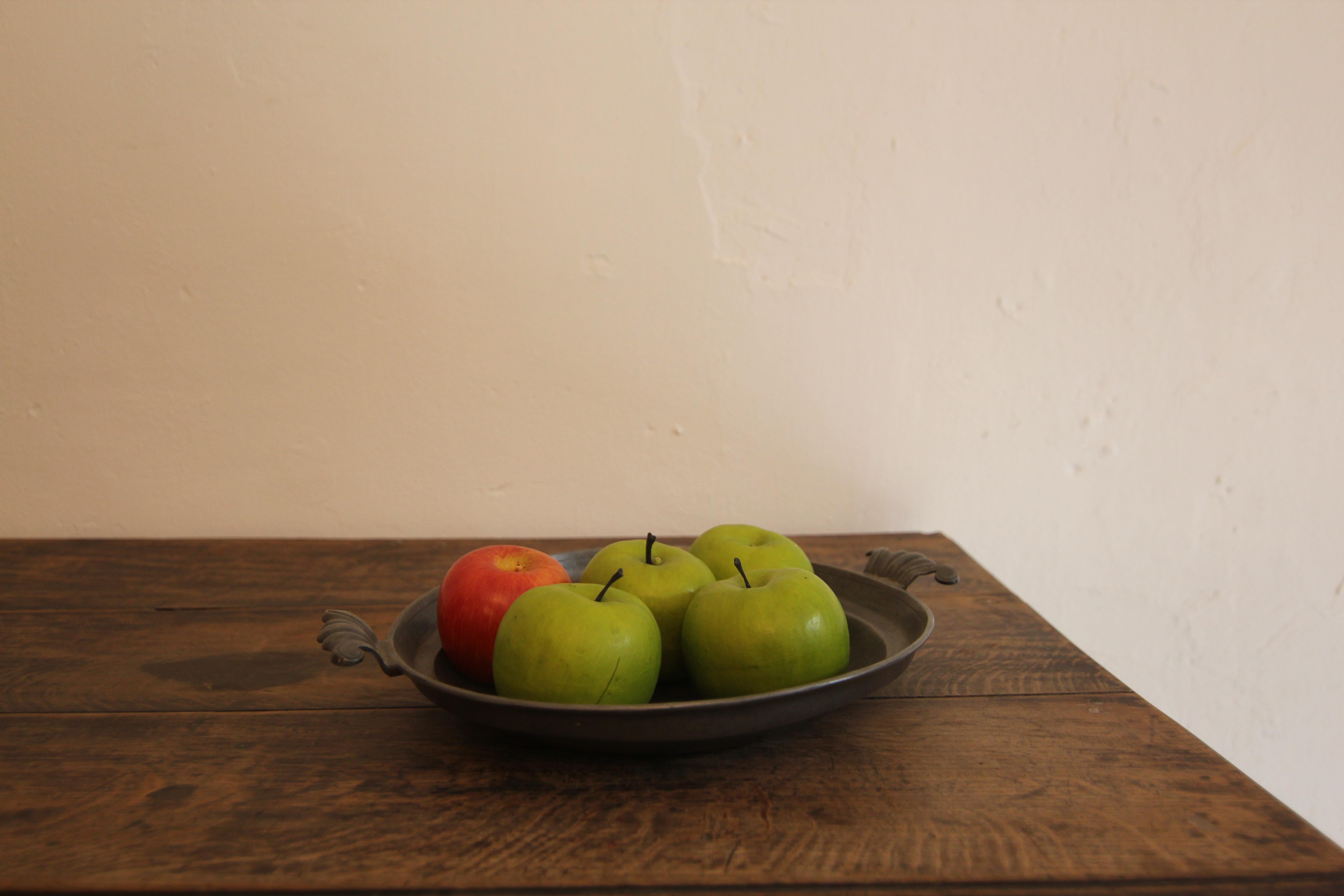 Assiette de service en étain du début du 20e siècle Bon état - En vente à Dusseldorf, DE