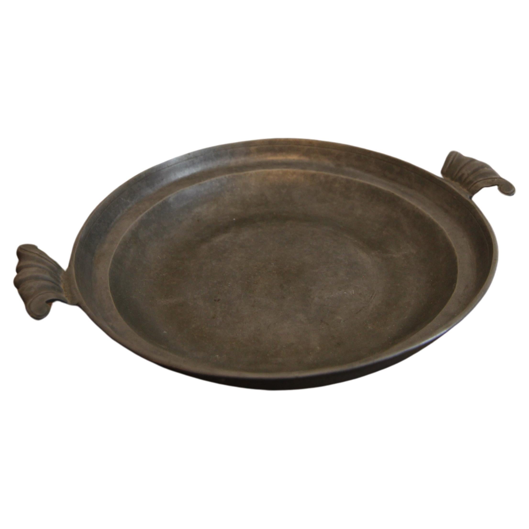 Plato de servir de peltre de principios del siglo XX