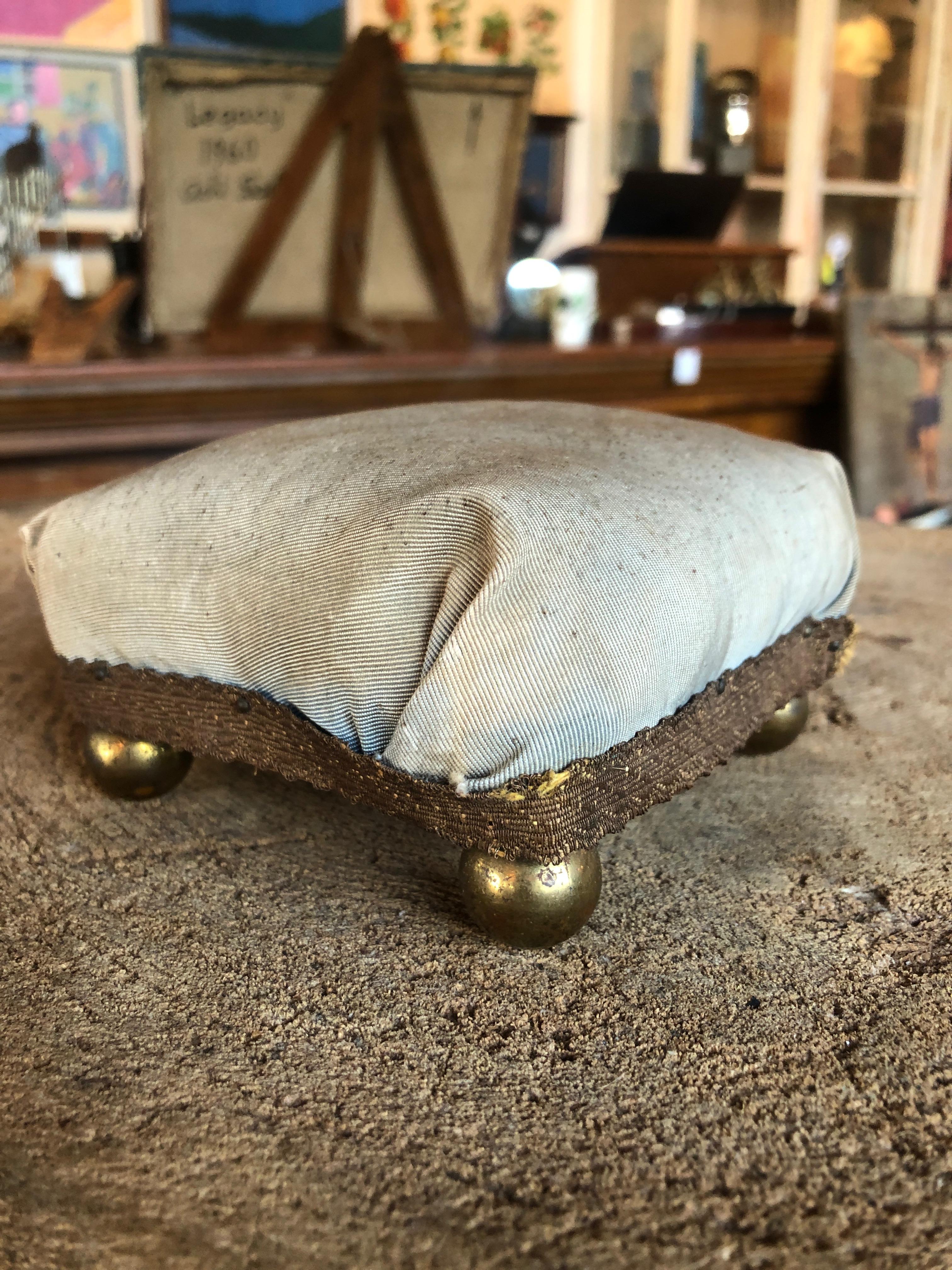 Early 20th Century Pin Cushion In Good Condition For Sale In Seattle, WA