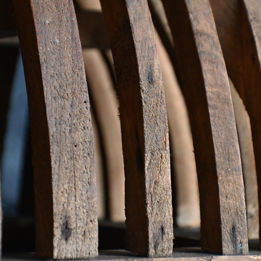 Sculpté à la main Modèle architectural en pin du début du 20e siècle représentant un toit en vente