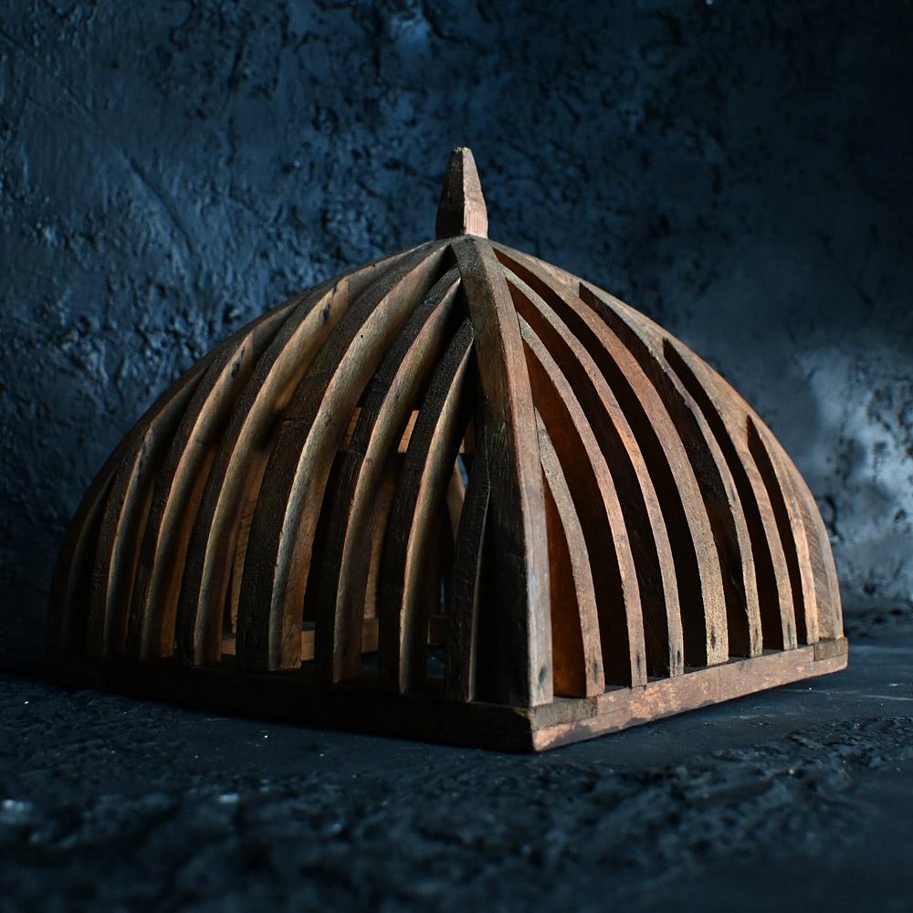 Modèle architectural en pin du début du 20e siècle représentant un toit Excellent état - En vente à London, GB