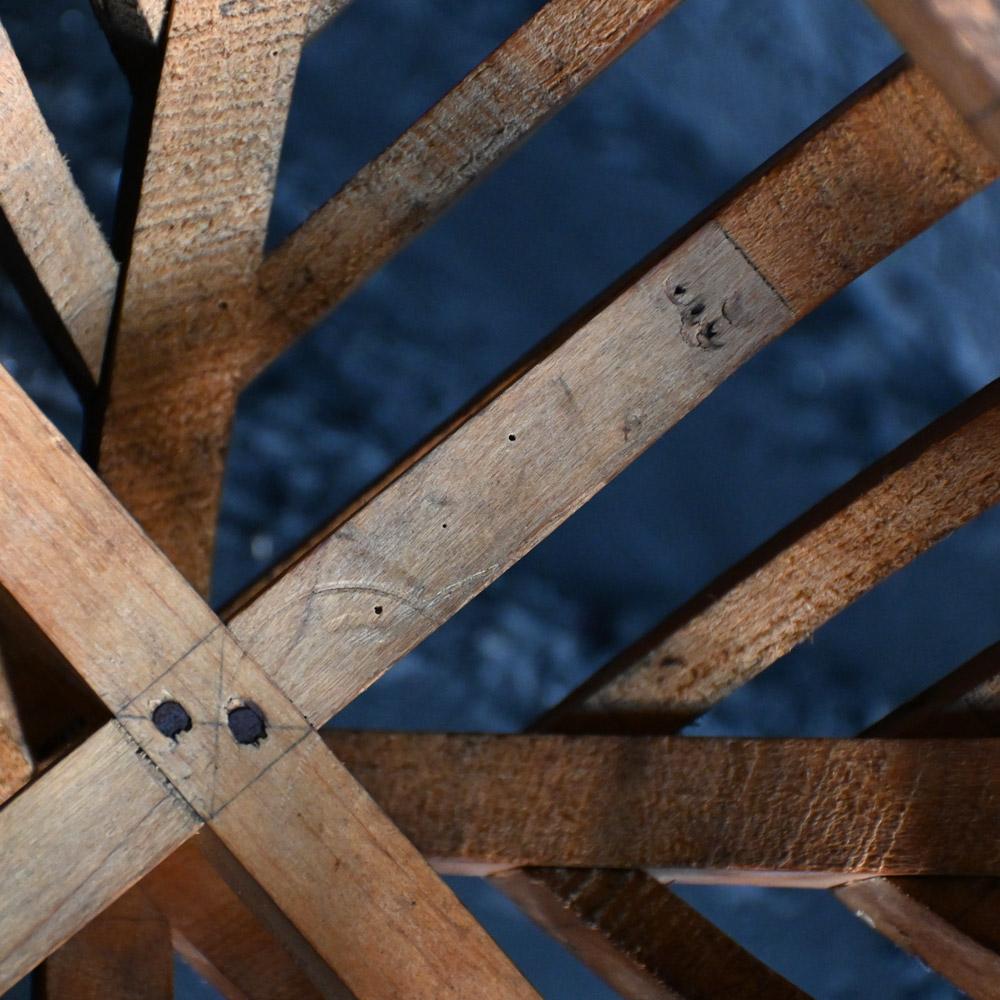 Pin Modèle architectural en pin du début du 20e siècle représentant un toit en vente
