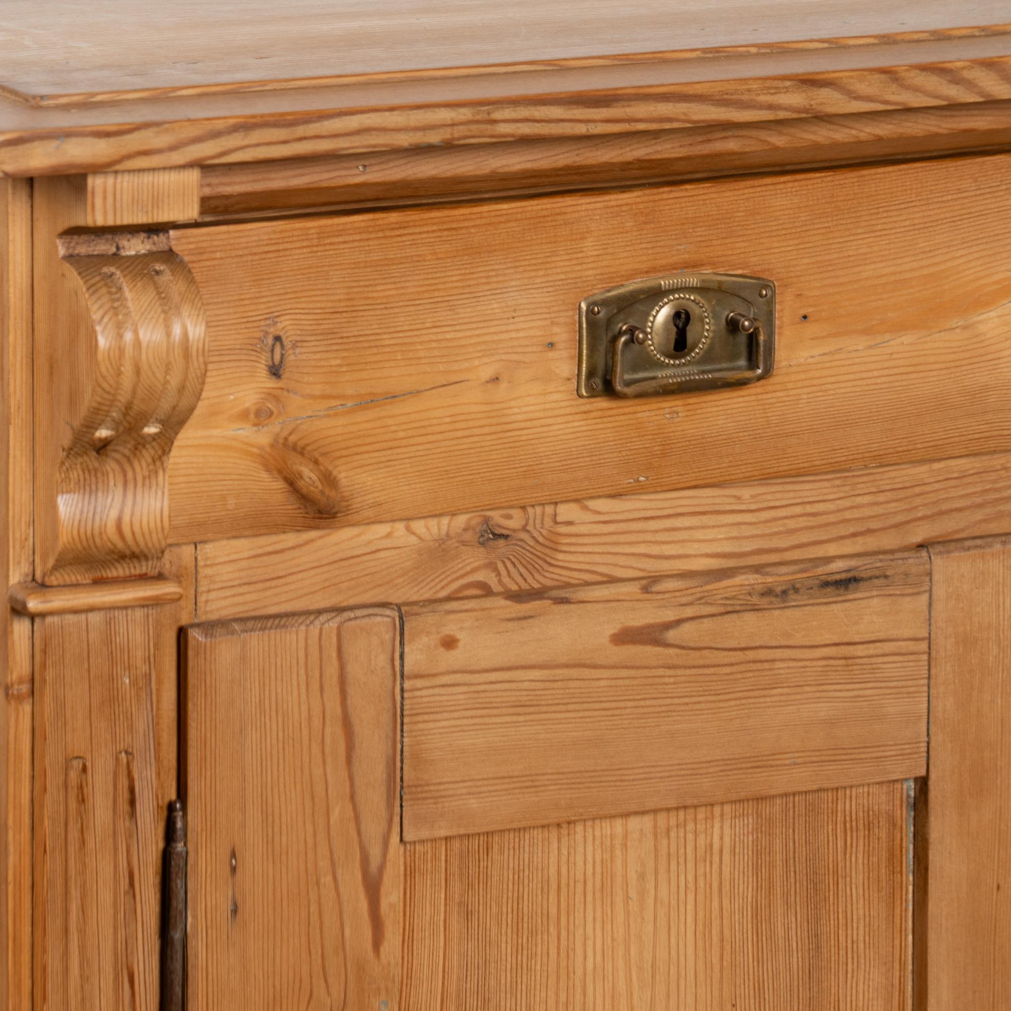 Credenza danese in pino dei primi del Novecento in vendita 1