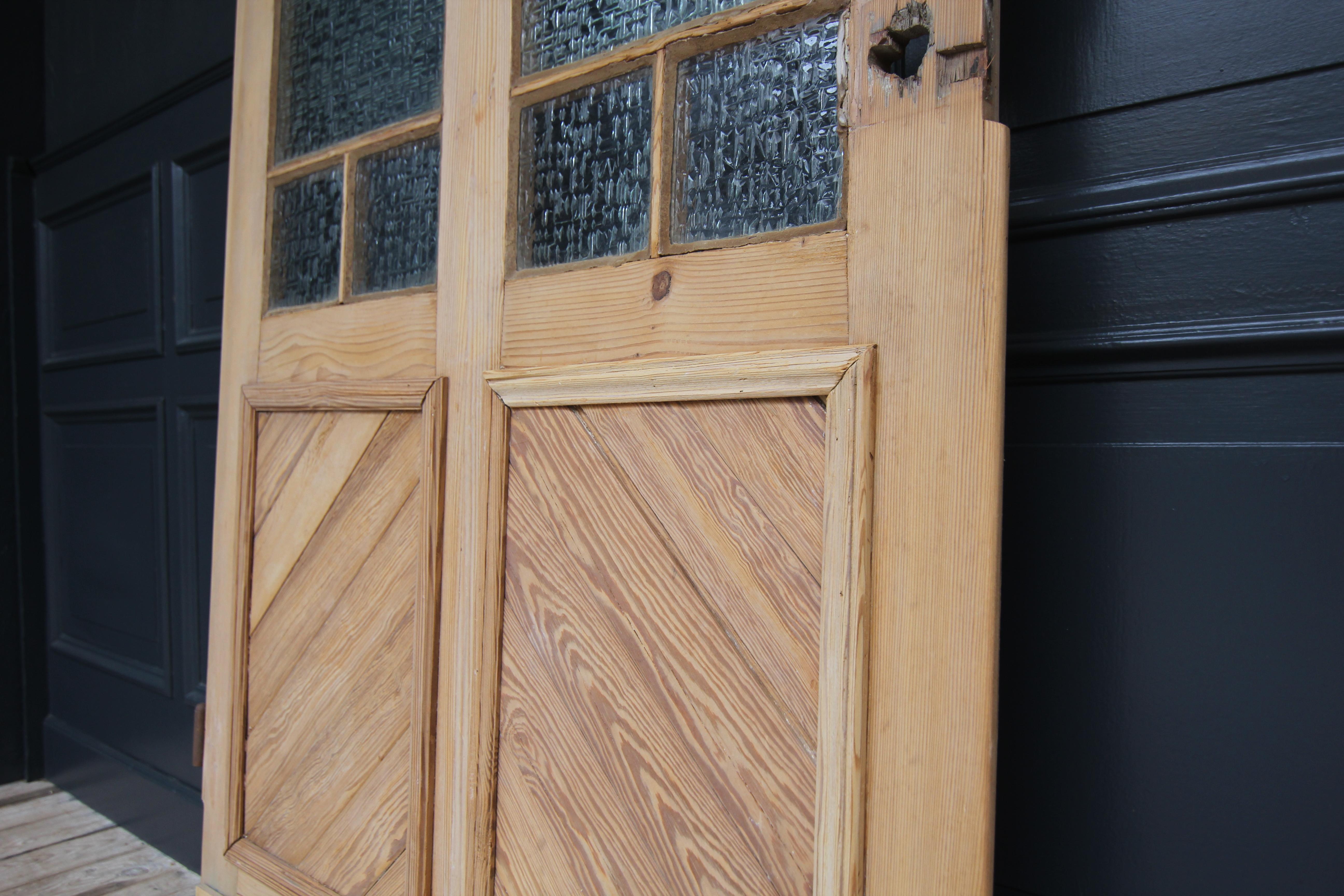 Early 20th Century Pine Door with Glass For Sale 10