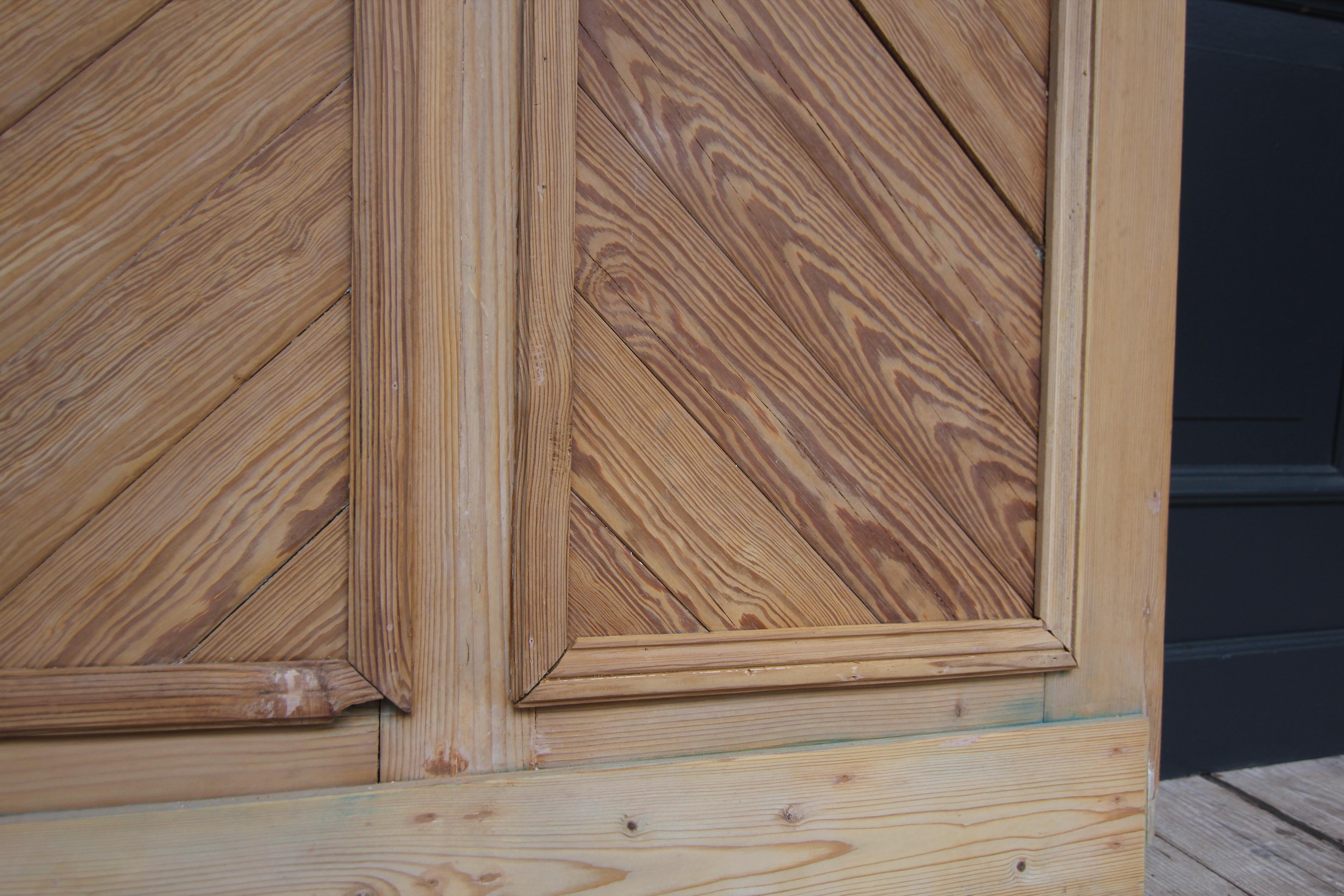 Early 20th Century Pine Door with Glass For Sale 12