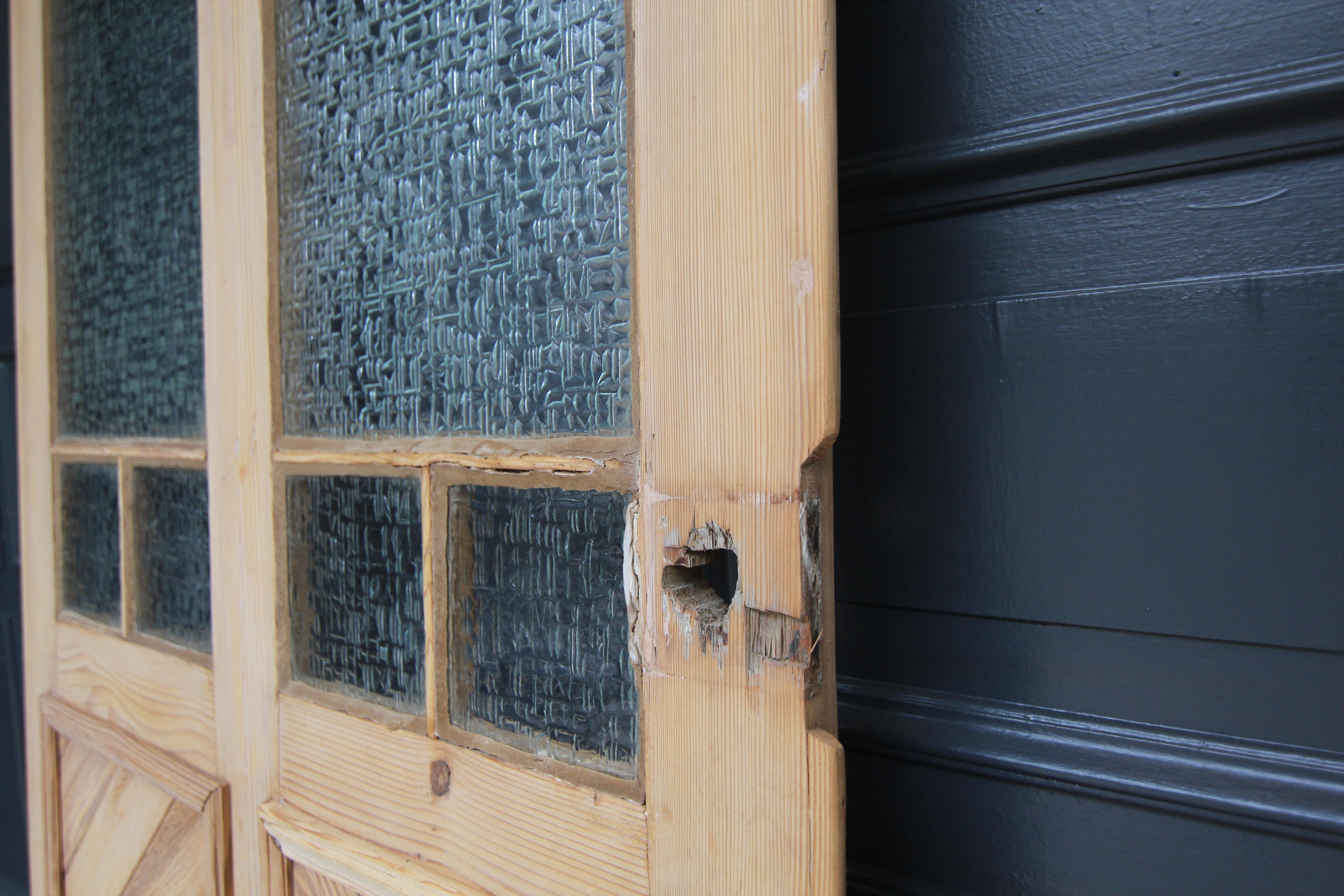 Early 20th Century Pine Door with Glass For Sale 14
