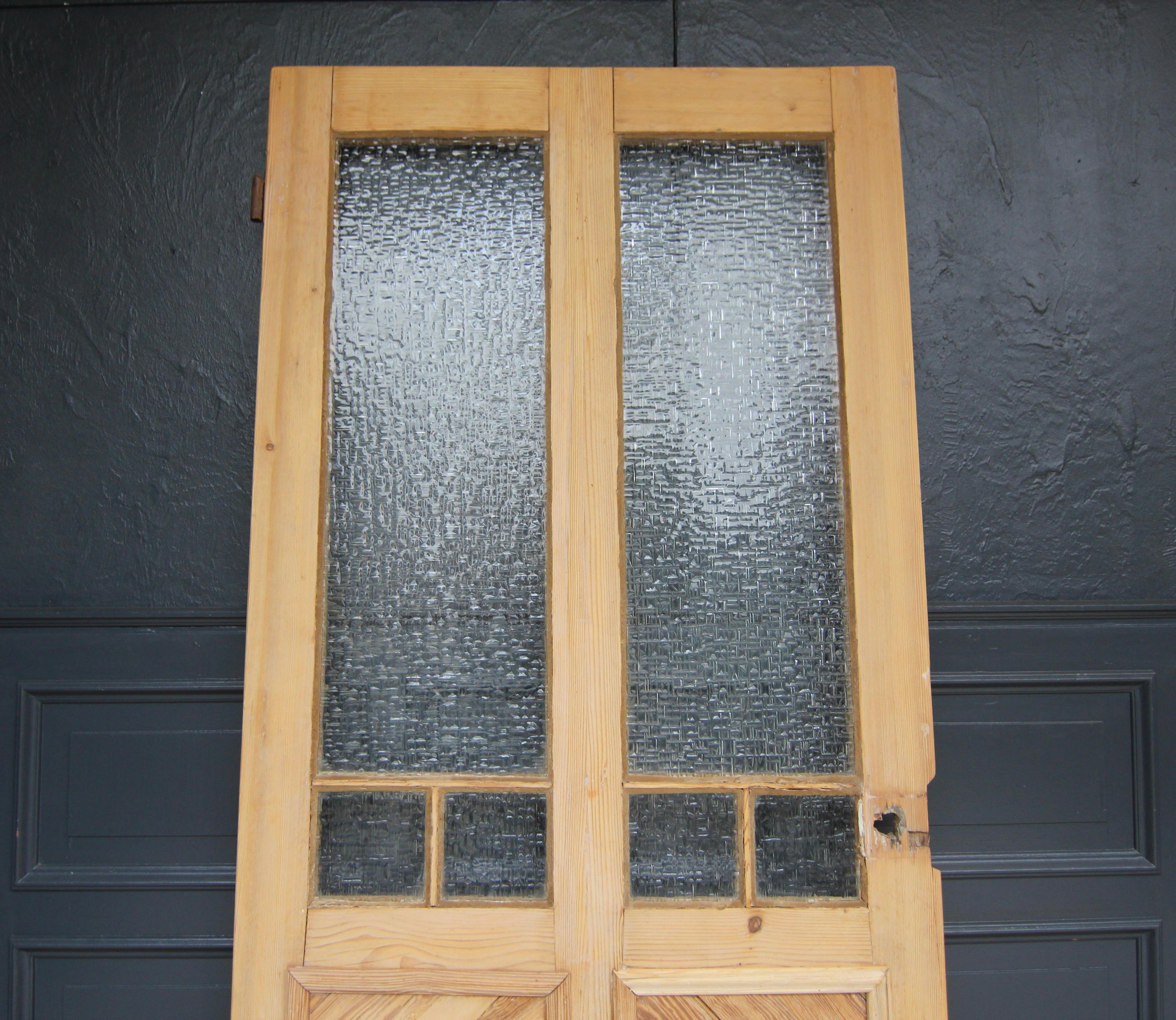 Early 20th Century Pine Door with Glass For Sale 15