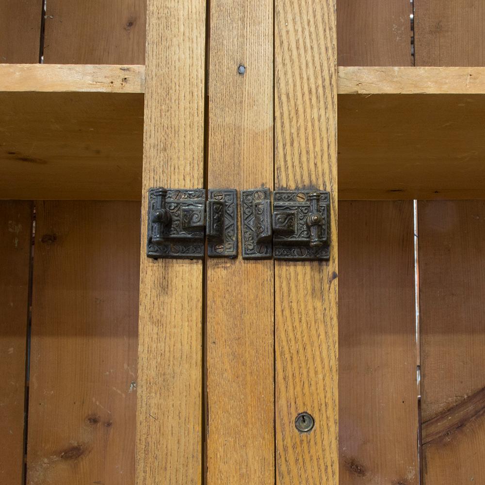 Early 20th Century Pine Hutch In Good Condition In Aurora, OR