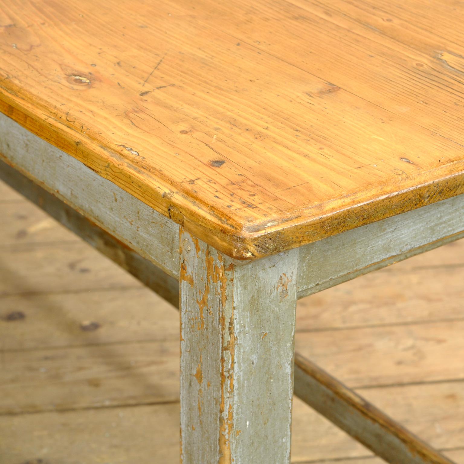 Early 20th Century Pine Prep Table In Good Condition In Amsterdam, Noord Holland