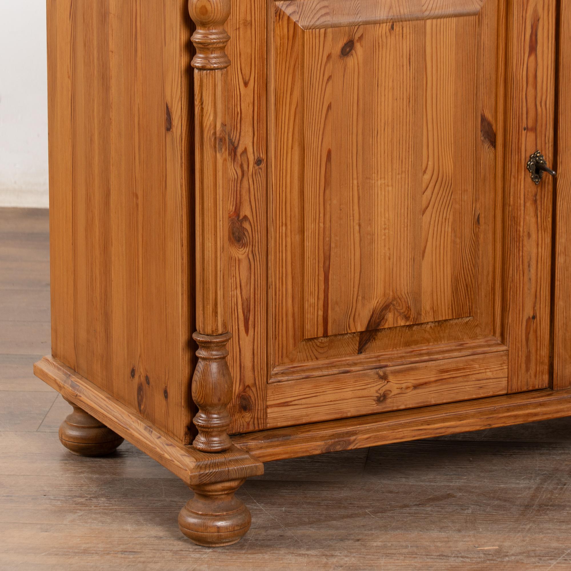 Credenza Buffet in pino dei primi del Novecento, Danimarca in vendita 4