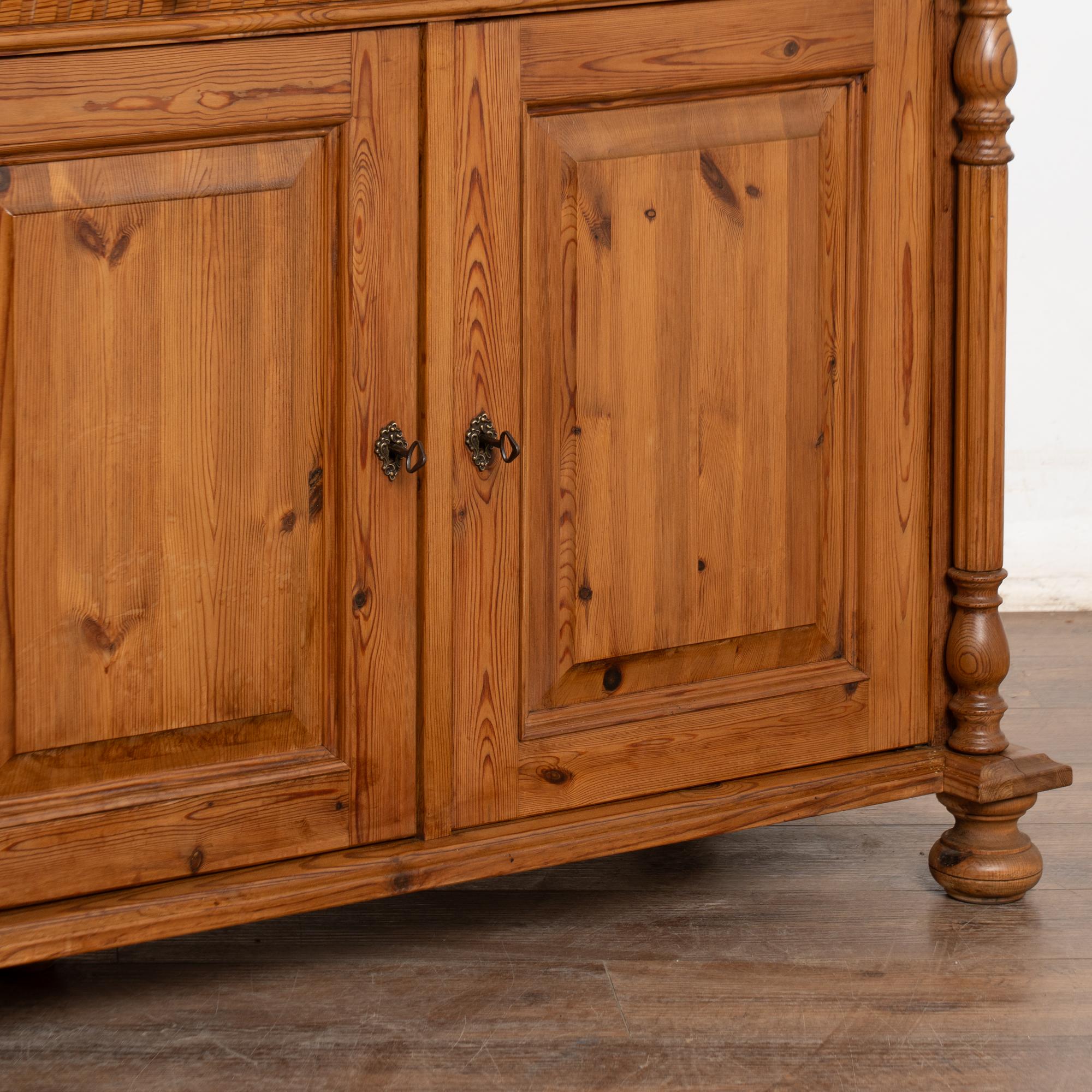 Credenza Buffet in pino dei primi del Novecento, Danimarca in vendita 5