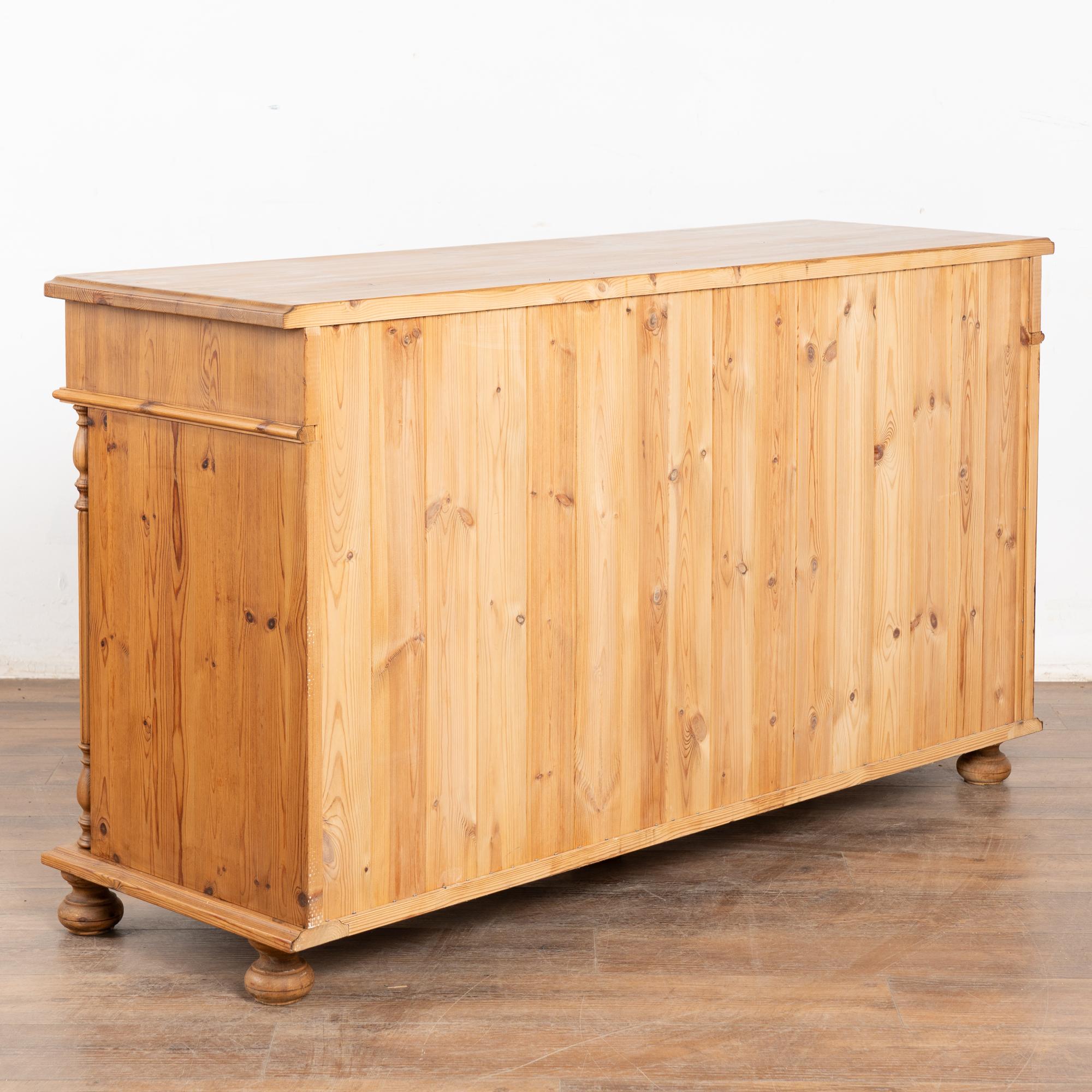 Credenza Buffet in pino dei primi del Novecento, Danimarca in vendita 6