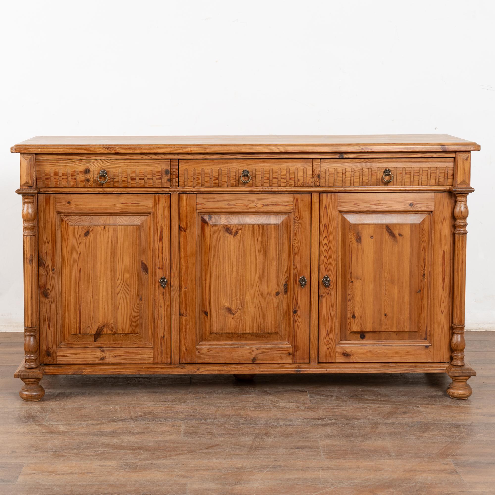 Danese Credenza Buffet in pino dei primi del Novecento, Danimarca in vendita