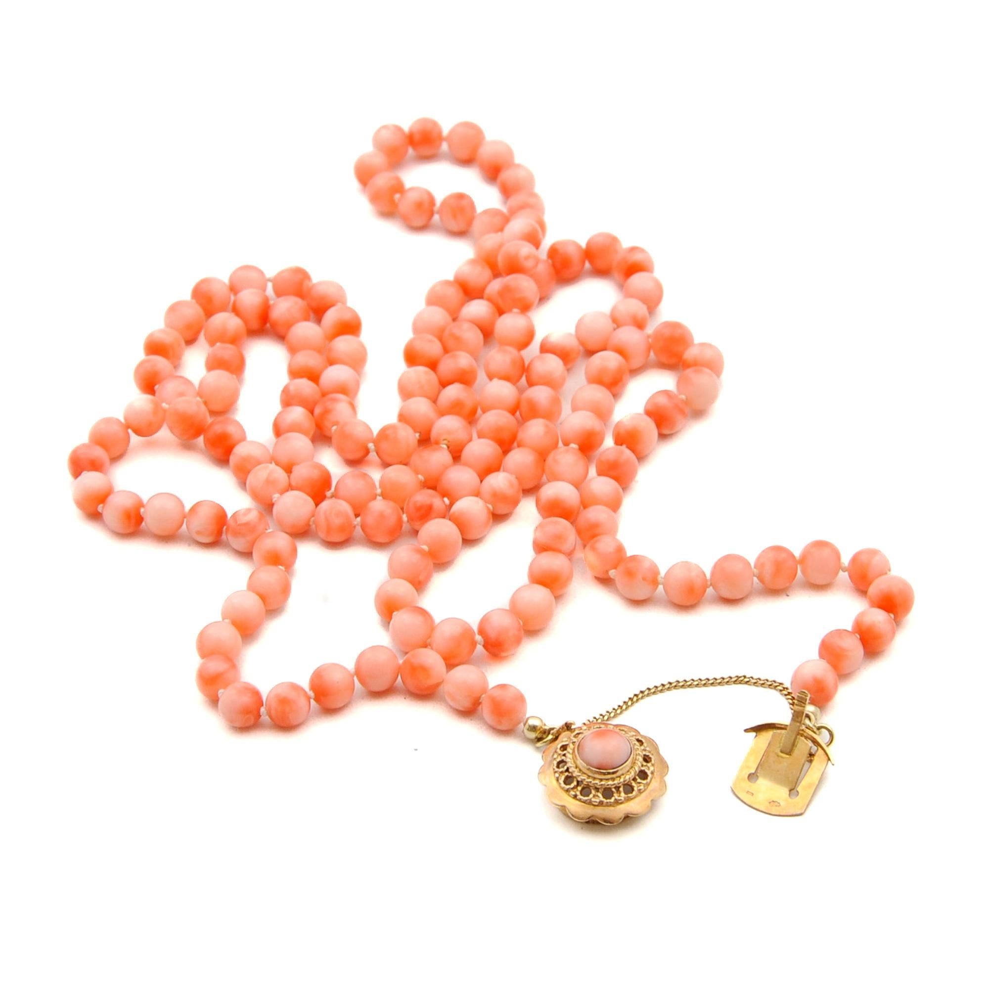Art Deco Pink Coral 14K Gold Beaded Necklace For Sale 1