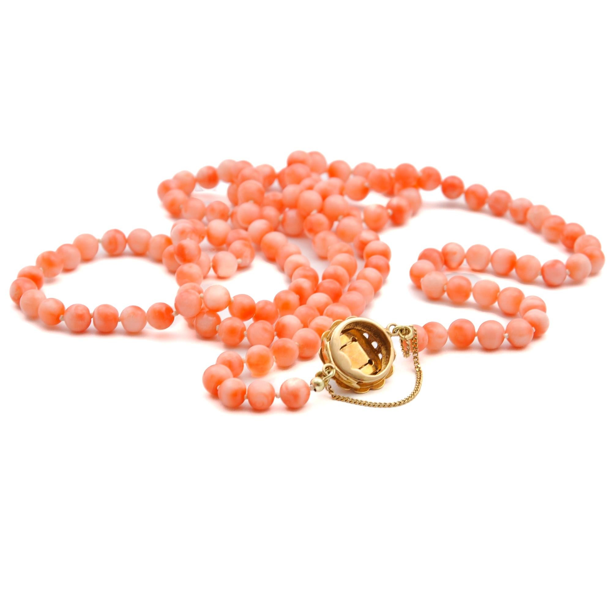 Art Deco Pink Coral 14K Gold Beaded Necklace For Sale 2