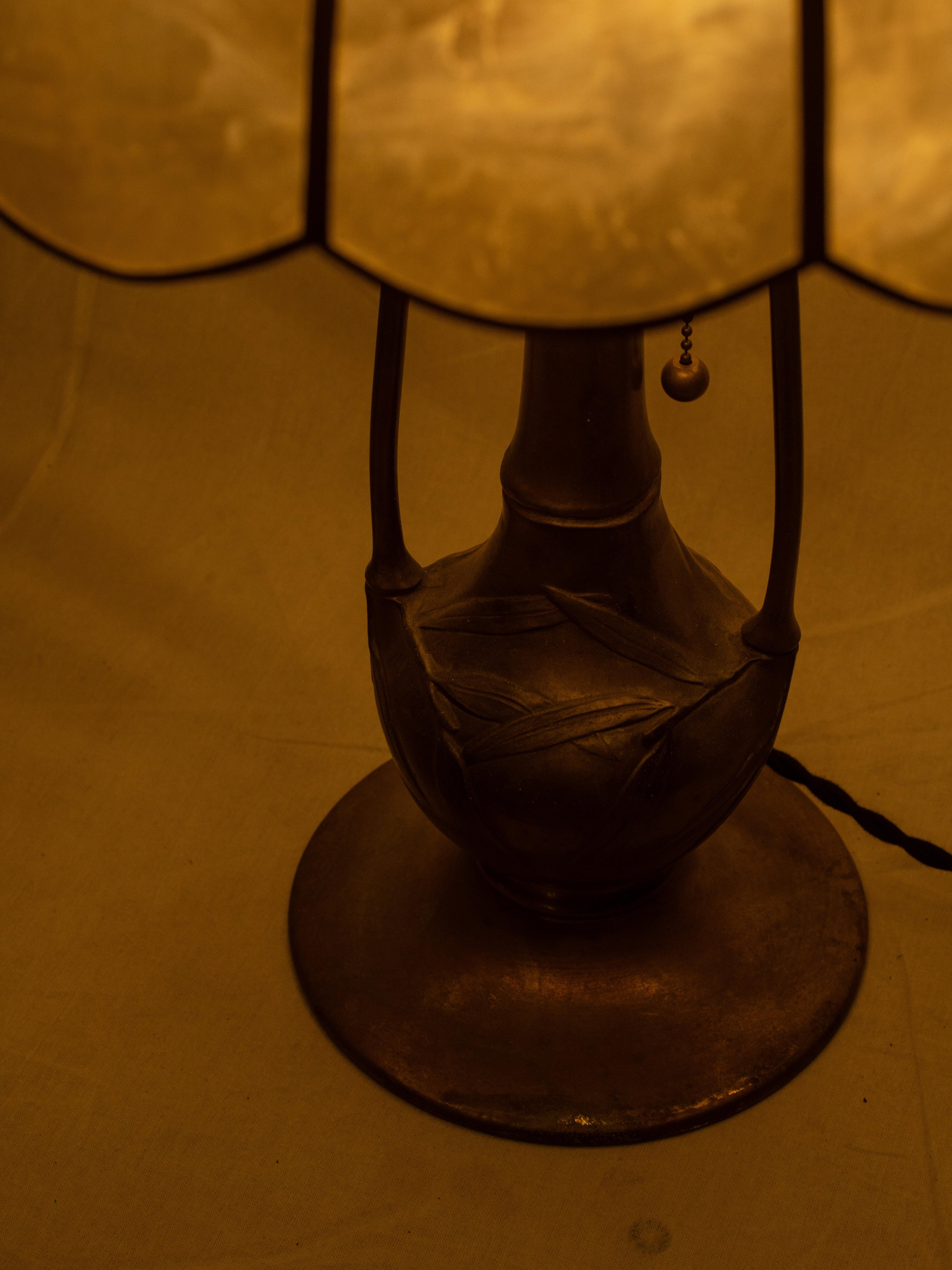 Ottone Early 20th Century Pittsburgh Olive Leaf Table Lamp in vendita