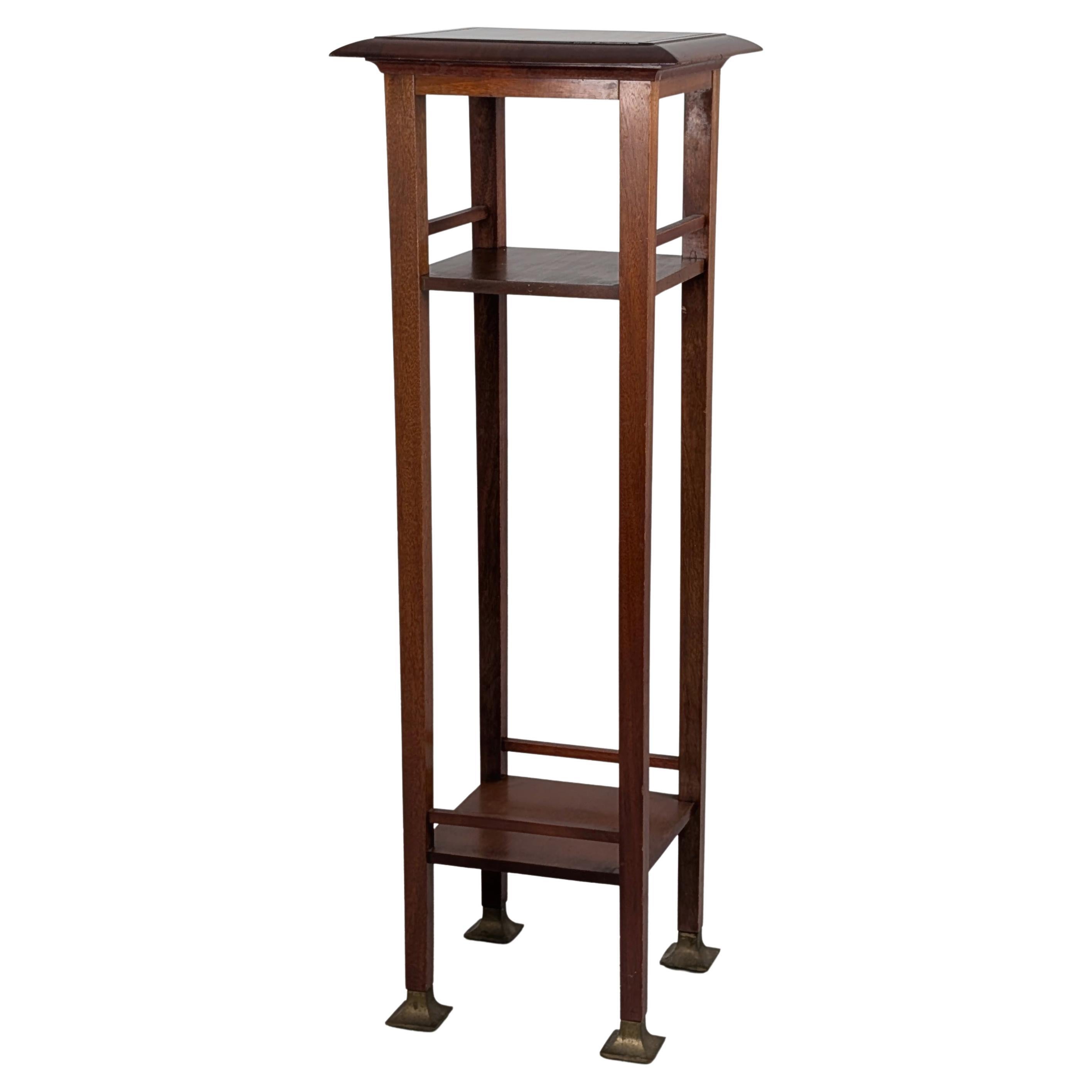 Jardinera o expositor de principios del siglo XX en madera noble y latón