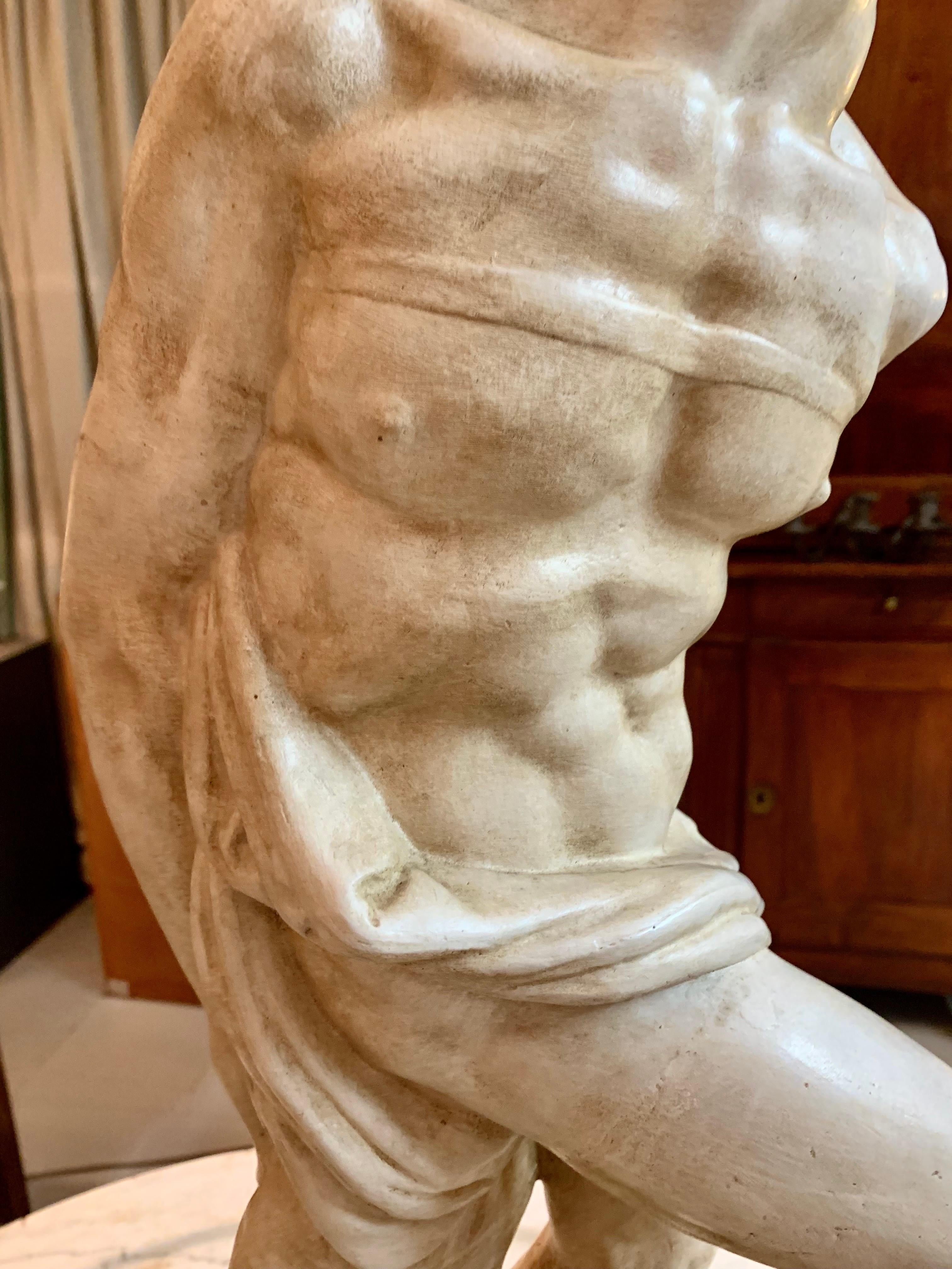 Anfang des 20. Jahrhunderts  Gips-Skulptur  Er wuchs Slave, Micchelangelo, auf.  im Angebot 3
