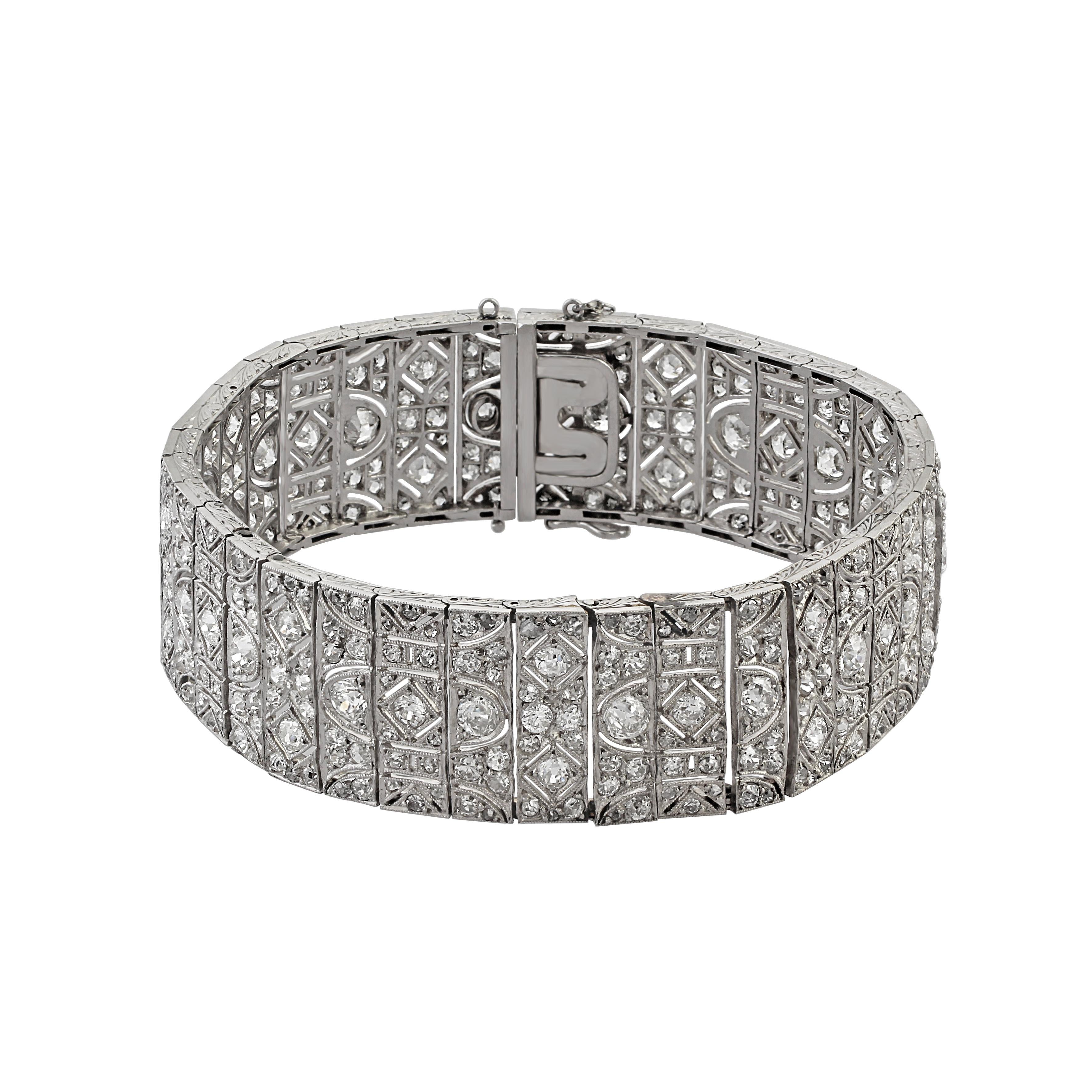 Early 20th Century Platinum & Diamond Bracelet In Good Condition For Sale In London, GB
