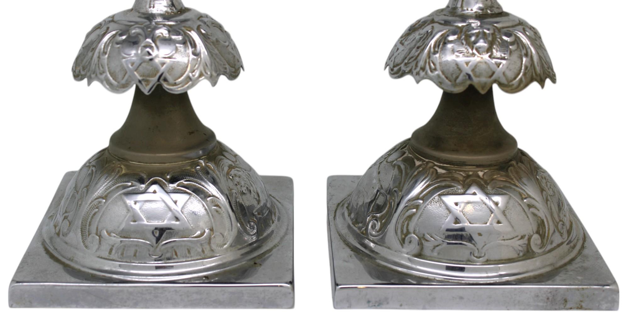 Inizio XX secolo Candelabri Shabbat polacchi placcati in argento dell'inizio del XX secolo in vendita