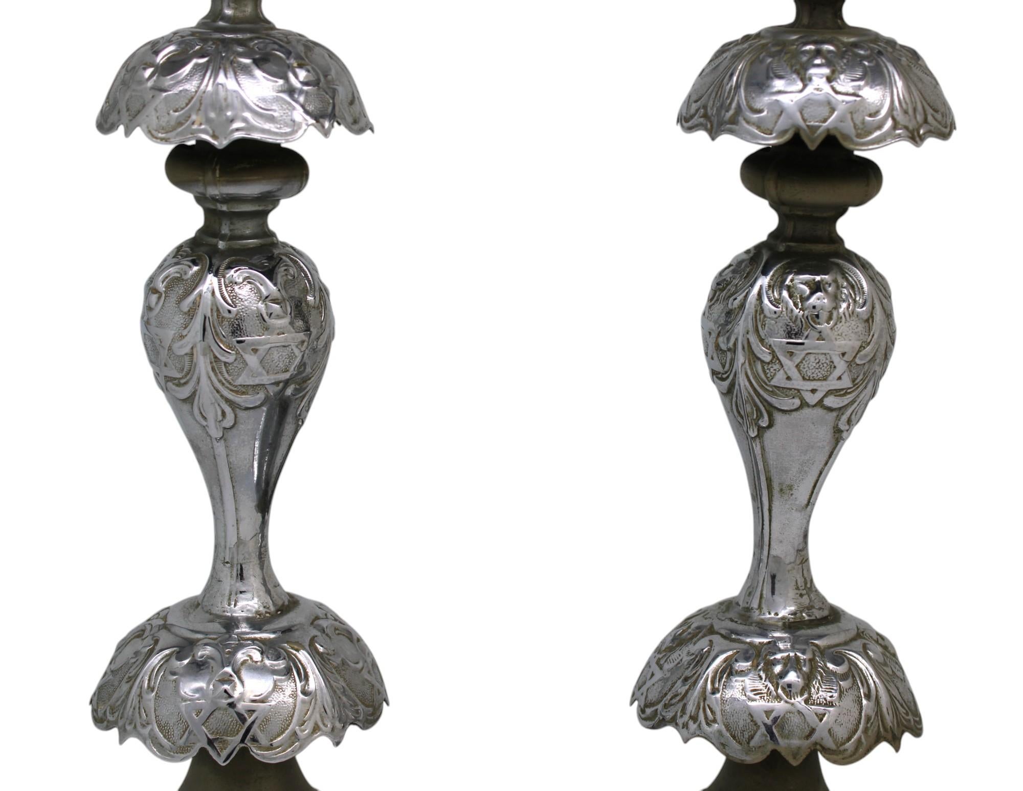 Placcato argento Candelabri Shabbat polacchi placcati in argento dell'inizio del XX secolo in vendita