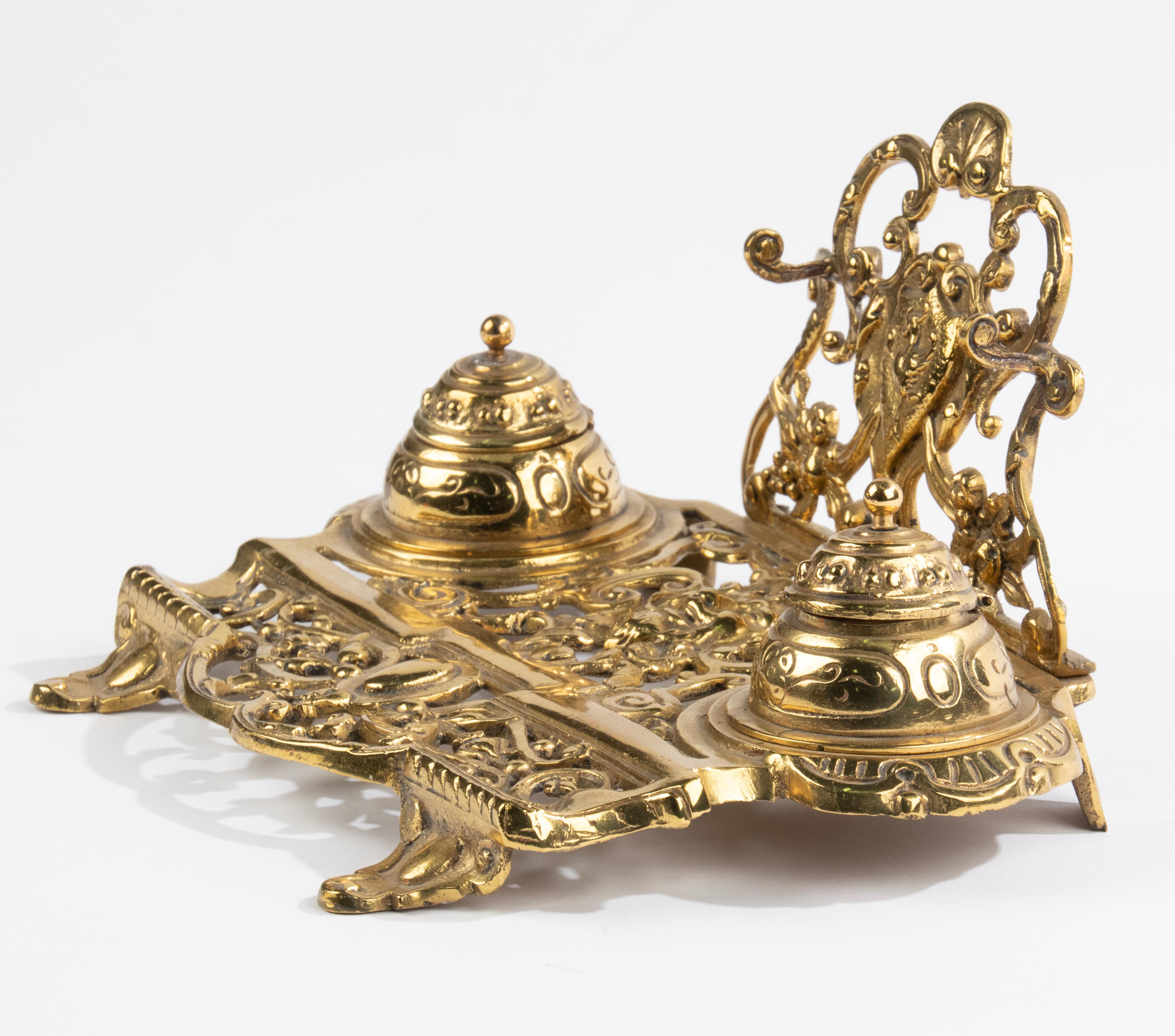 Early 20th Century Polished Brass Renaissance Style Inkwell For Sale 4