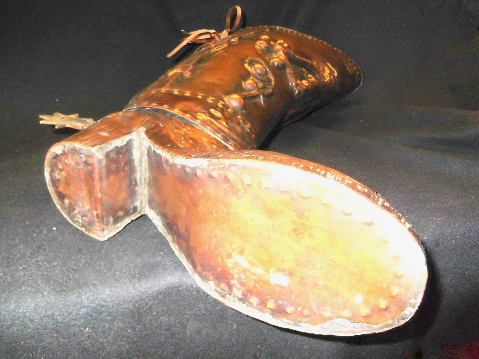 Portaombrelli a stivale in rame lucido dei primi del Novecento in vendita 7