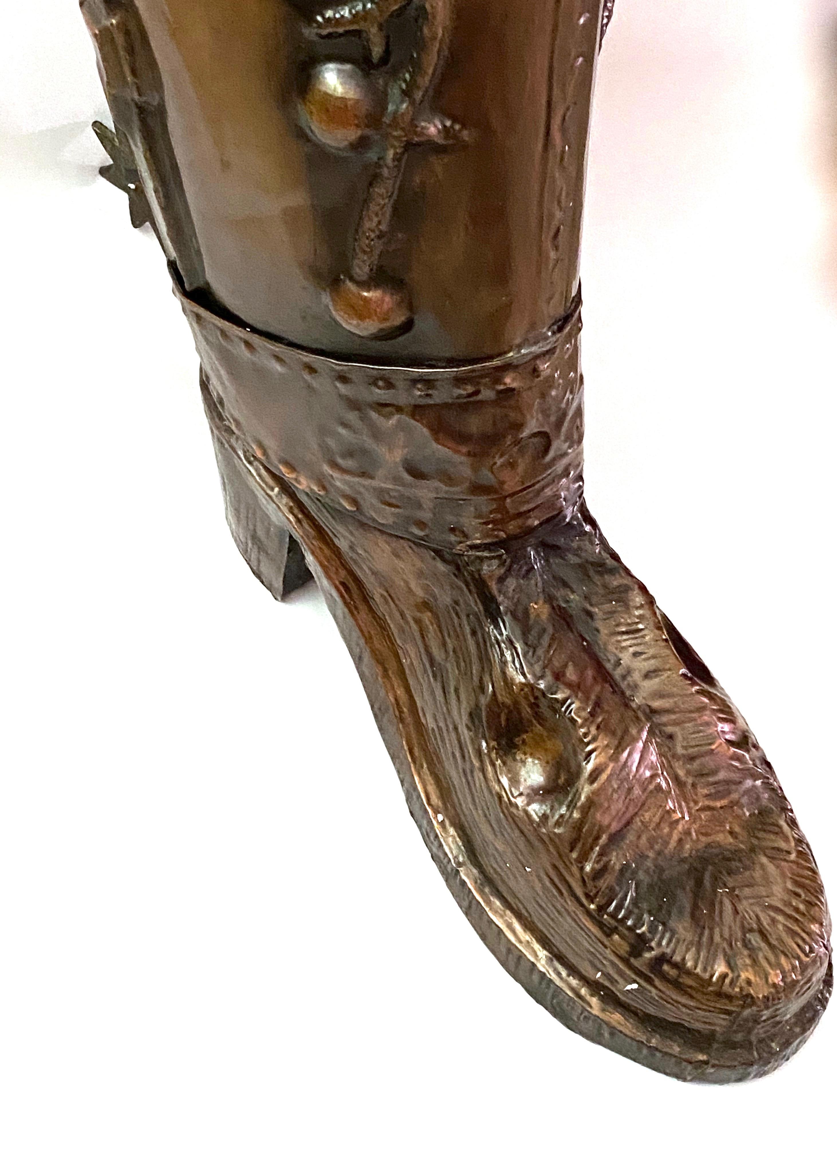Frühes 20. Jahrhundert Poliertes Kupfer Ritter Stiefel Schirmständer im Angebot 1