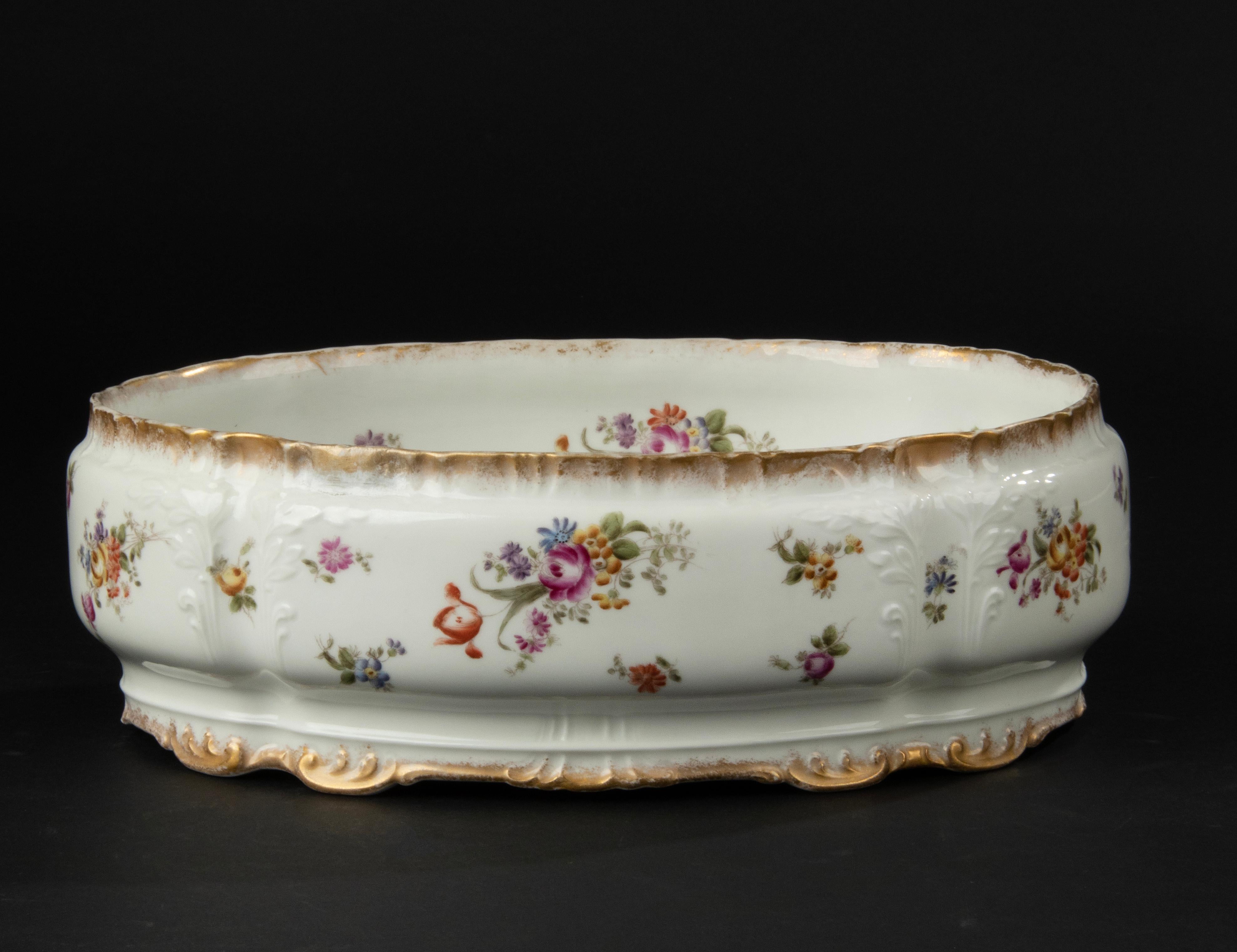 Beautiful porcelain jardieniere, made by the French brand Limoges. The jardiniere has beautiful relief decorations, gold-colored accents and a beautiful pattern of colorful flowers. This piece dates from circa 1910-1920. Marked on the bottom.
The