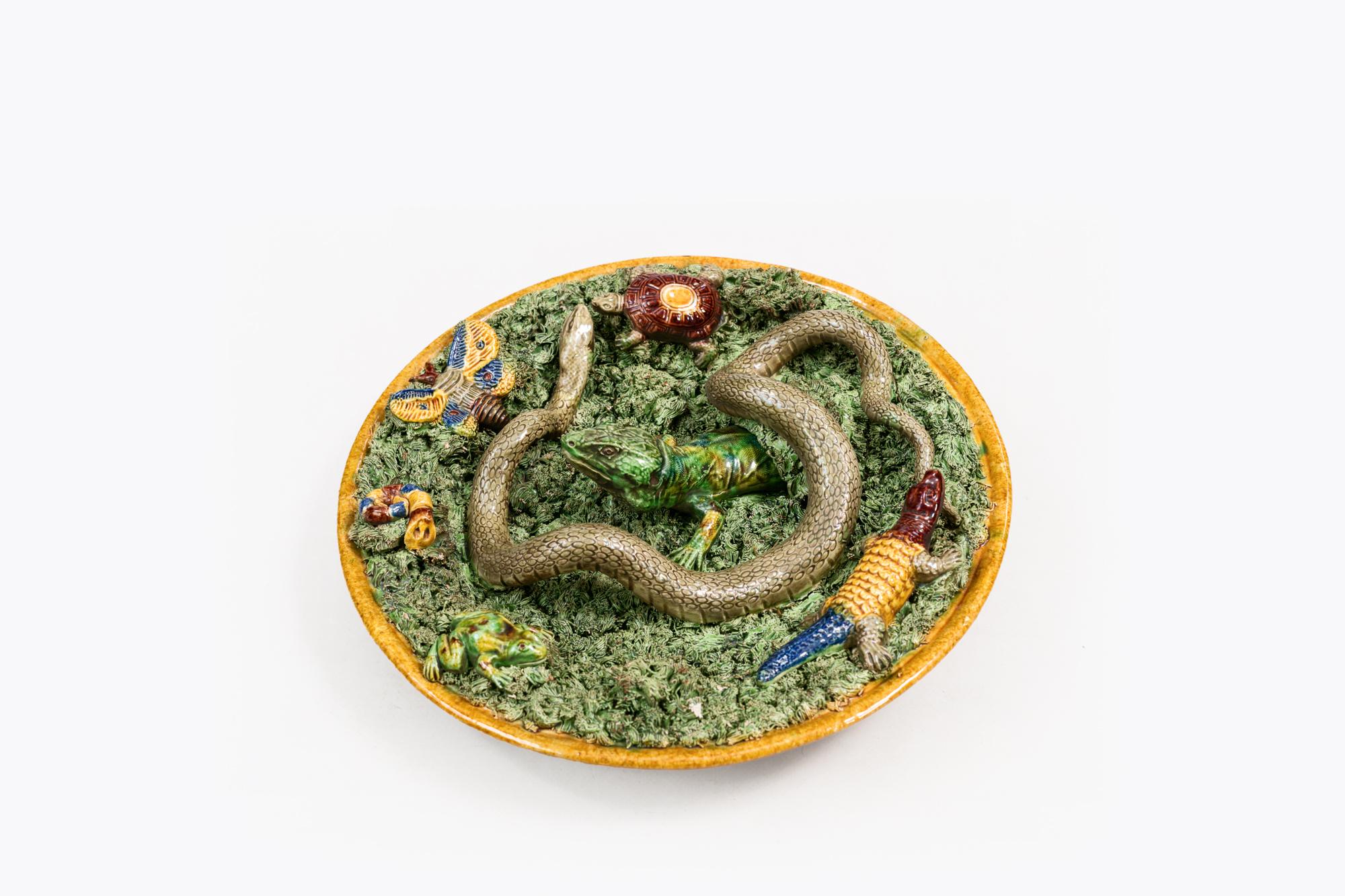 Early 20th Century Portuguese Majolica Palissy Charger Plate In Excellent Condition For Sale In Dublin 8, IE