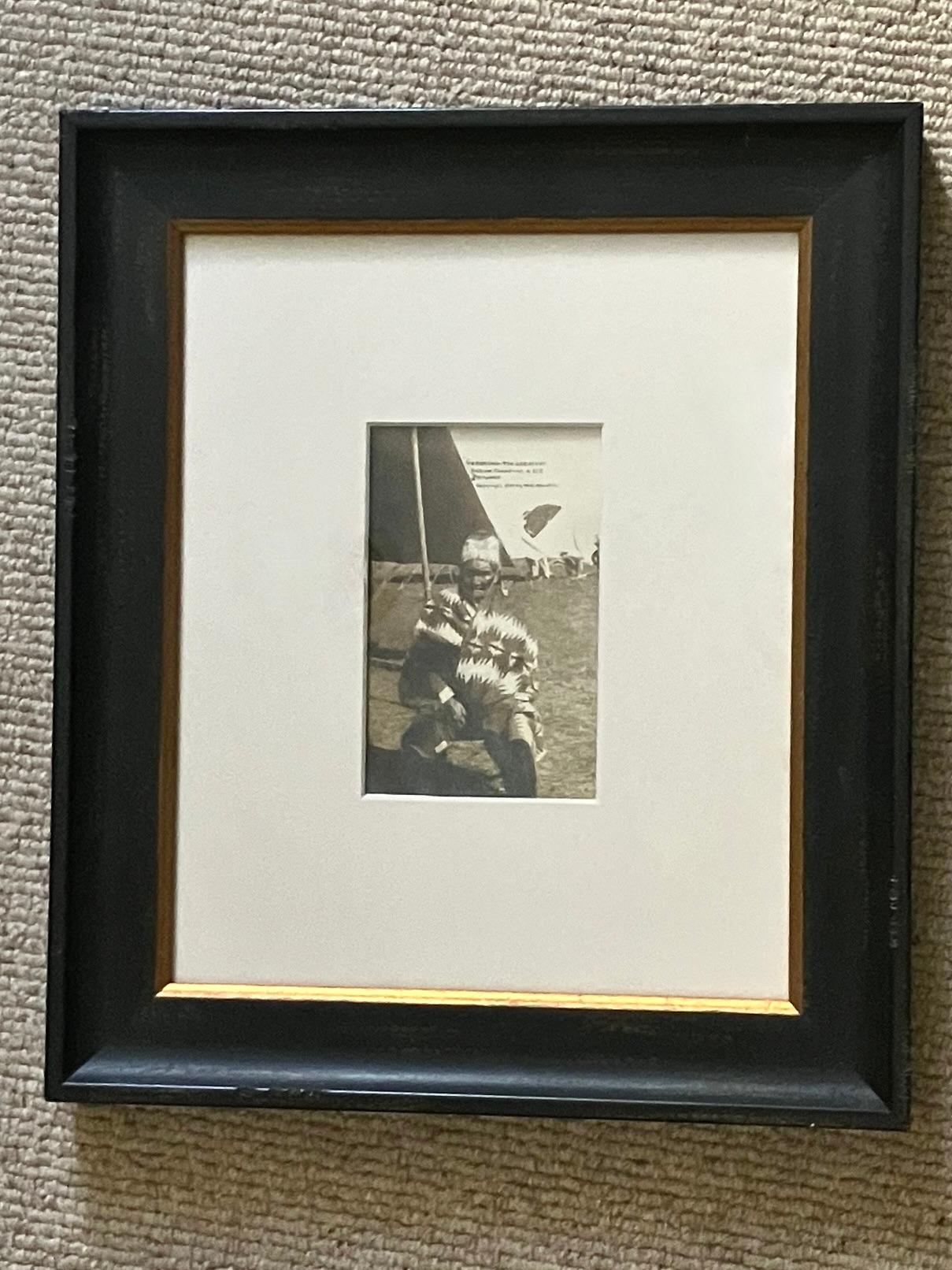 Eine Postkarte, die den alternden Indianerhäuptling Geronimo zeigt, mit dem Titel 