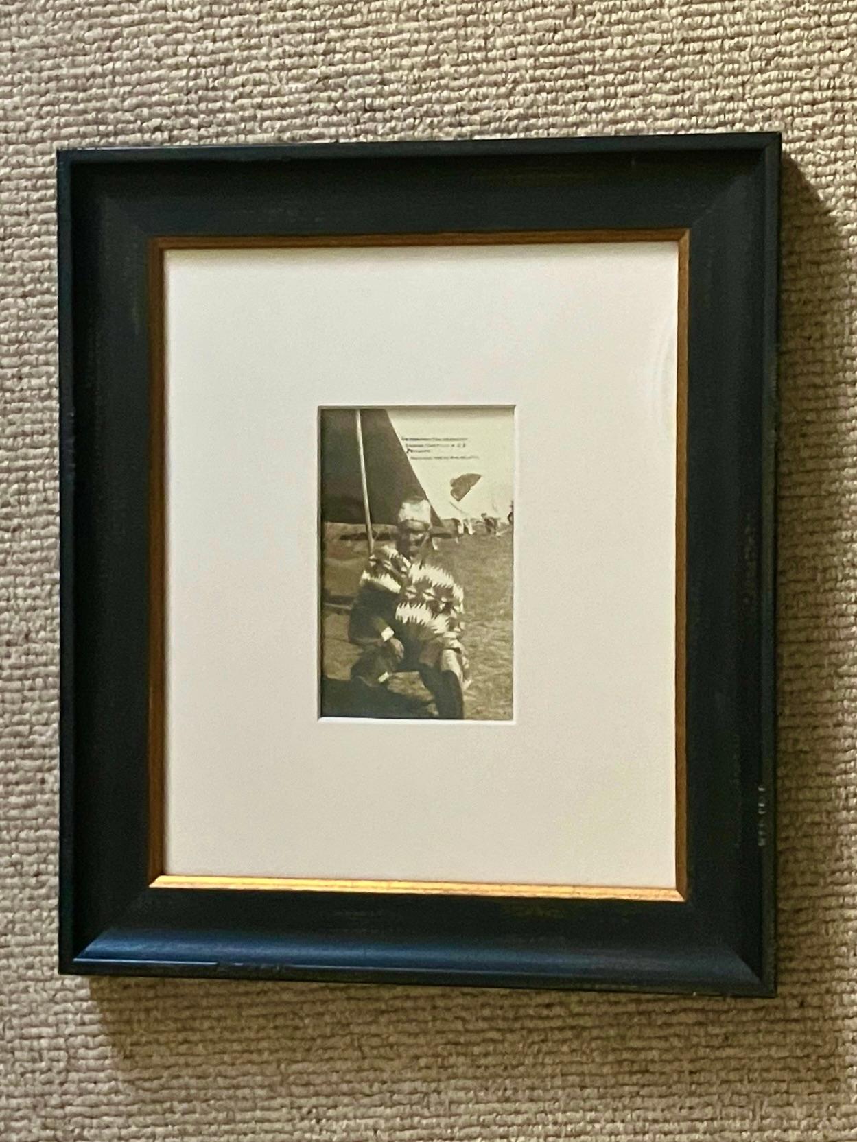Postkartenplakat des frühen 20. Jahrhunderts mit gerahmter Fotografie von Geronimo, gestempelt 1911 (amerikanisch) im Angebot
