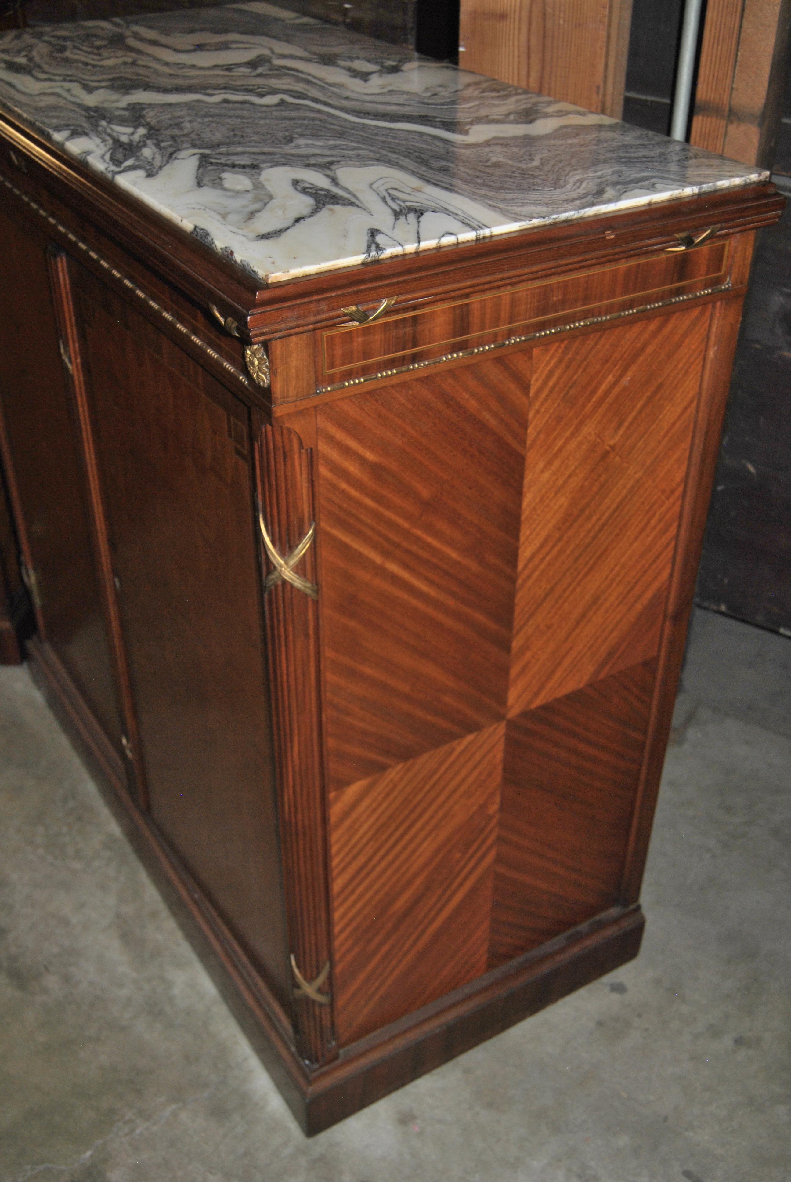 Early 20th Century Pair of French Mahogany Marble-Top Side Cabinets In Good Condition In Savannah, GA