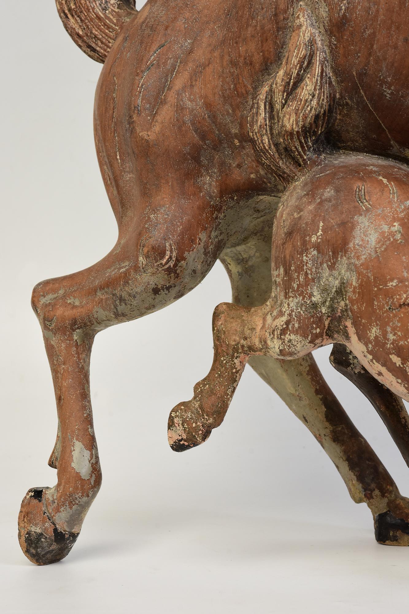 Cavallo di legno rampante dei primi del Novecento In condizioni buone in vendita a Sampantawong, TH
