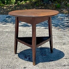 Table d'appoint primitive en chêne teinté du début du 20e siècle